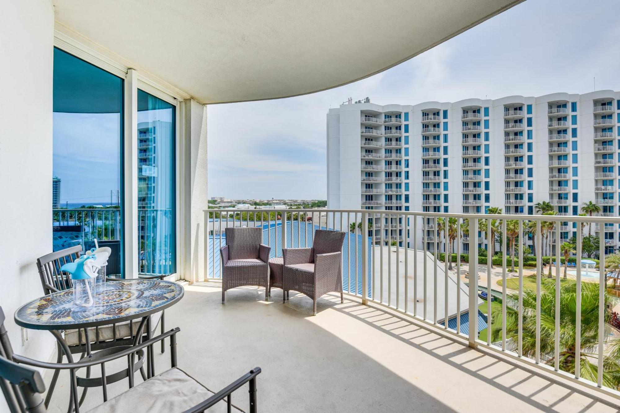 Walk To Poolside Oasis In Palms Of Destin! Destin