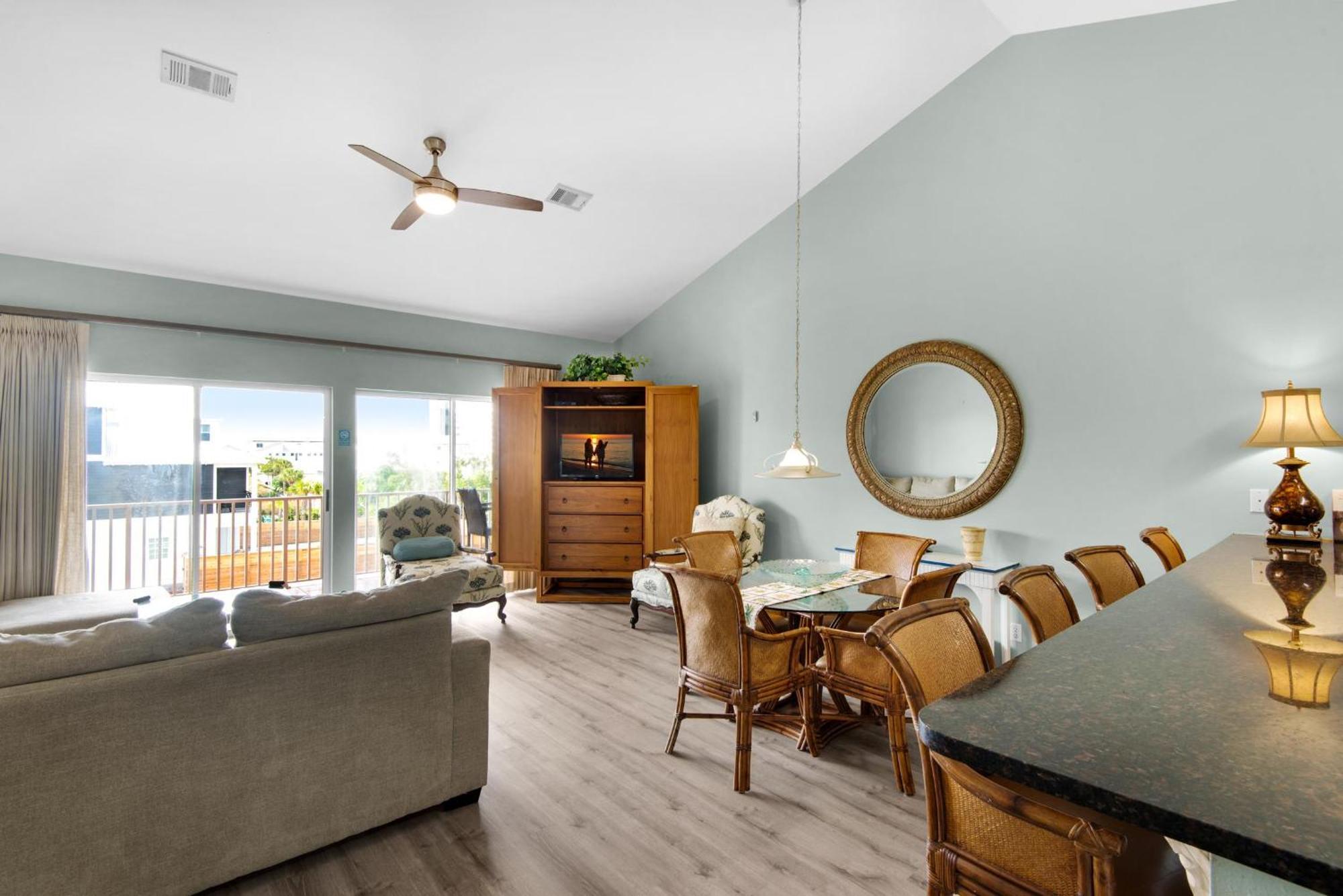 Apartment Spyglass #103