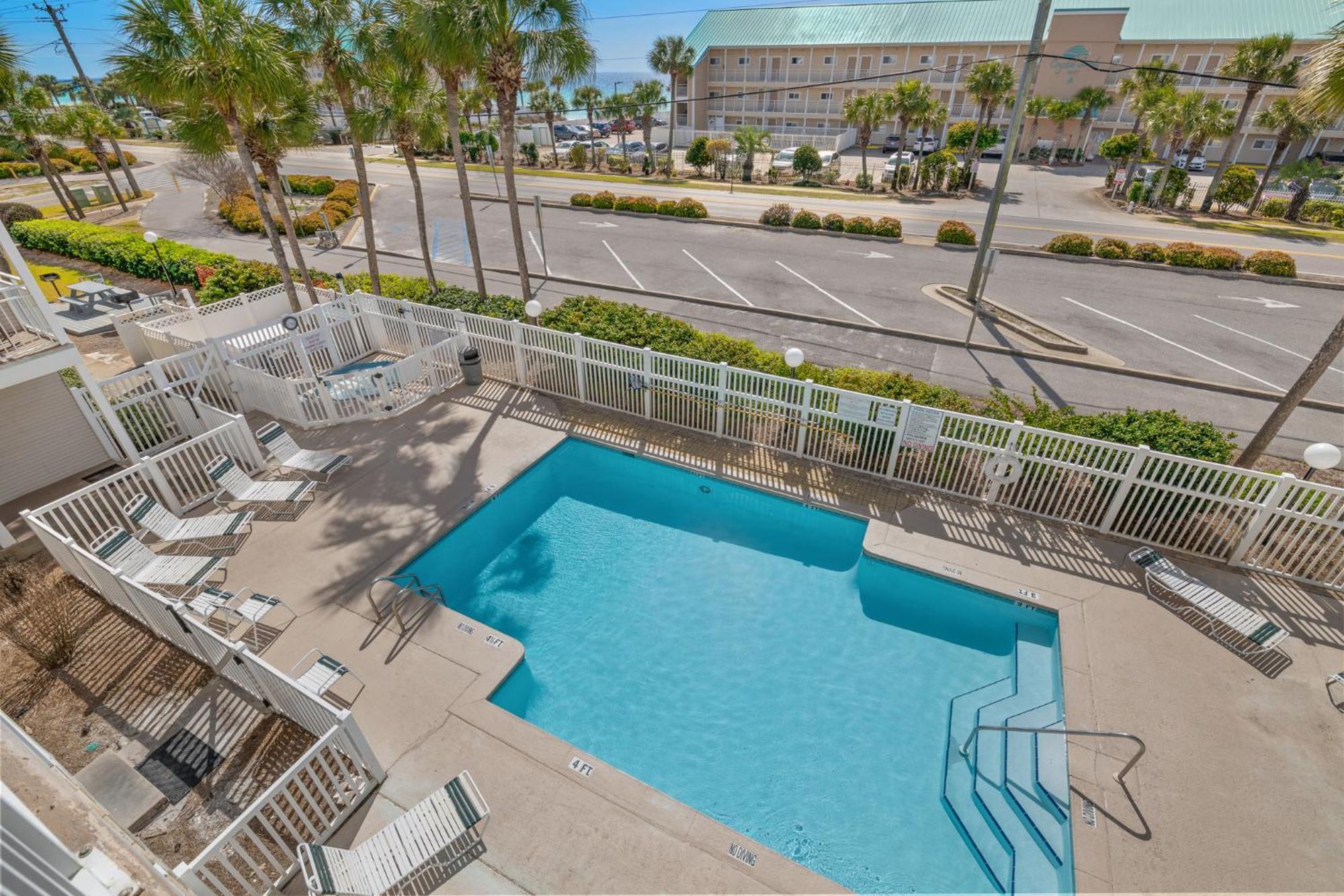 Apartment Swashbucklin' Swordfish - Steps To The Destin