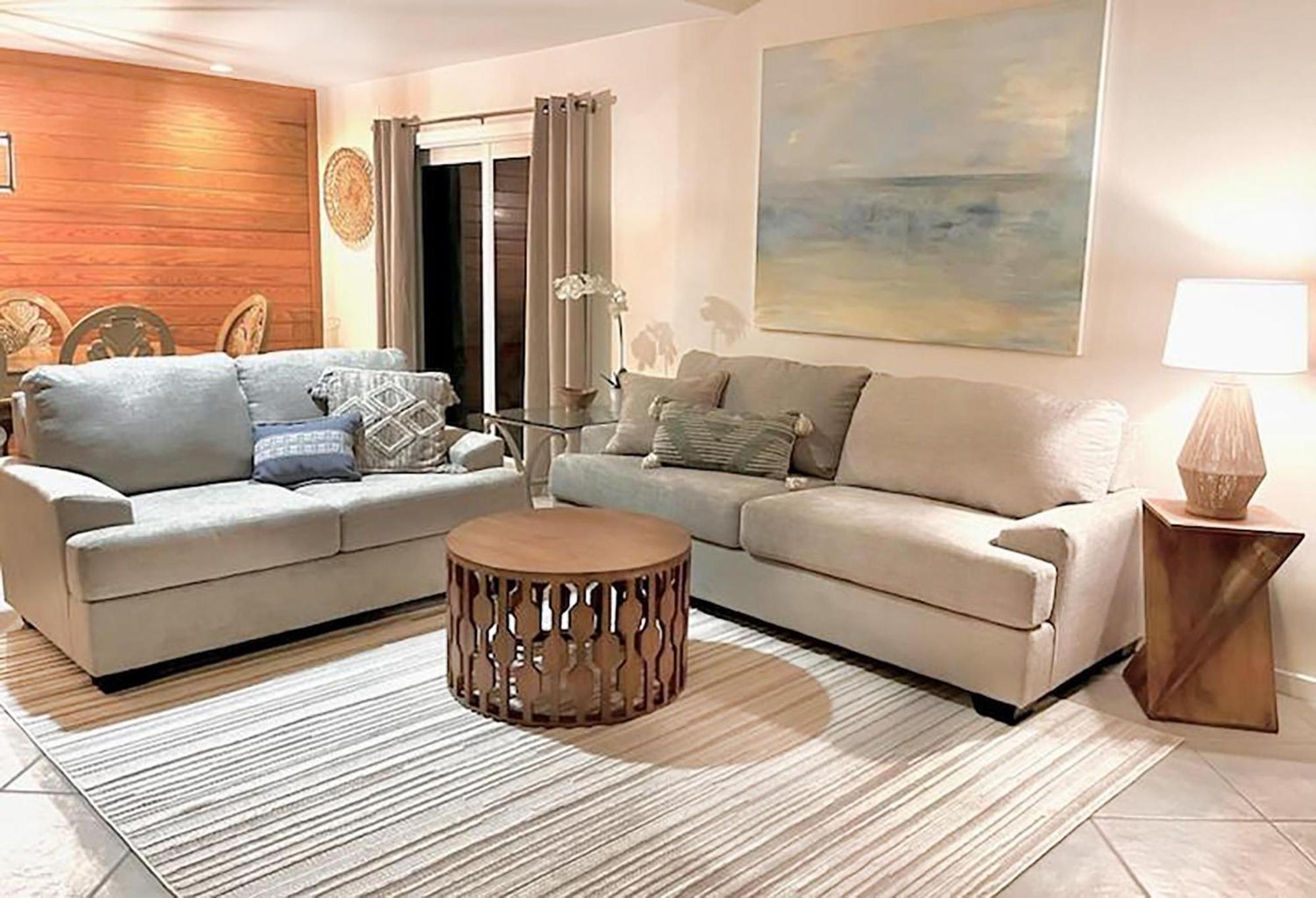 Shoreline Towers Townhouse 4-4 *