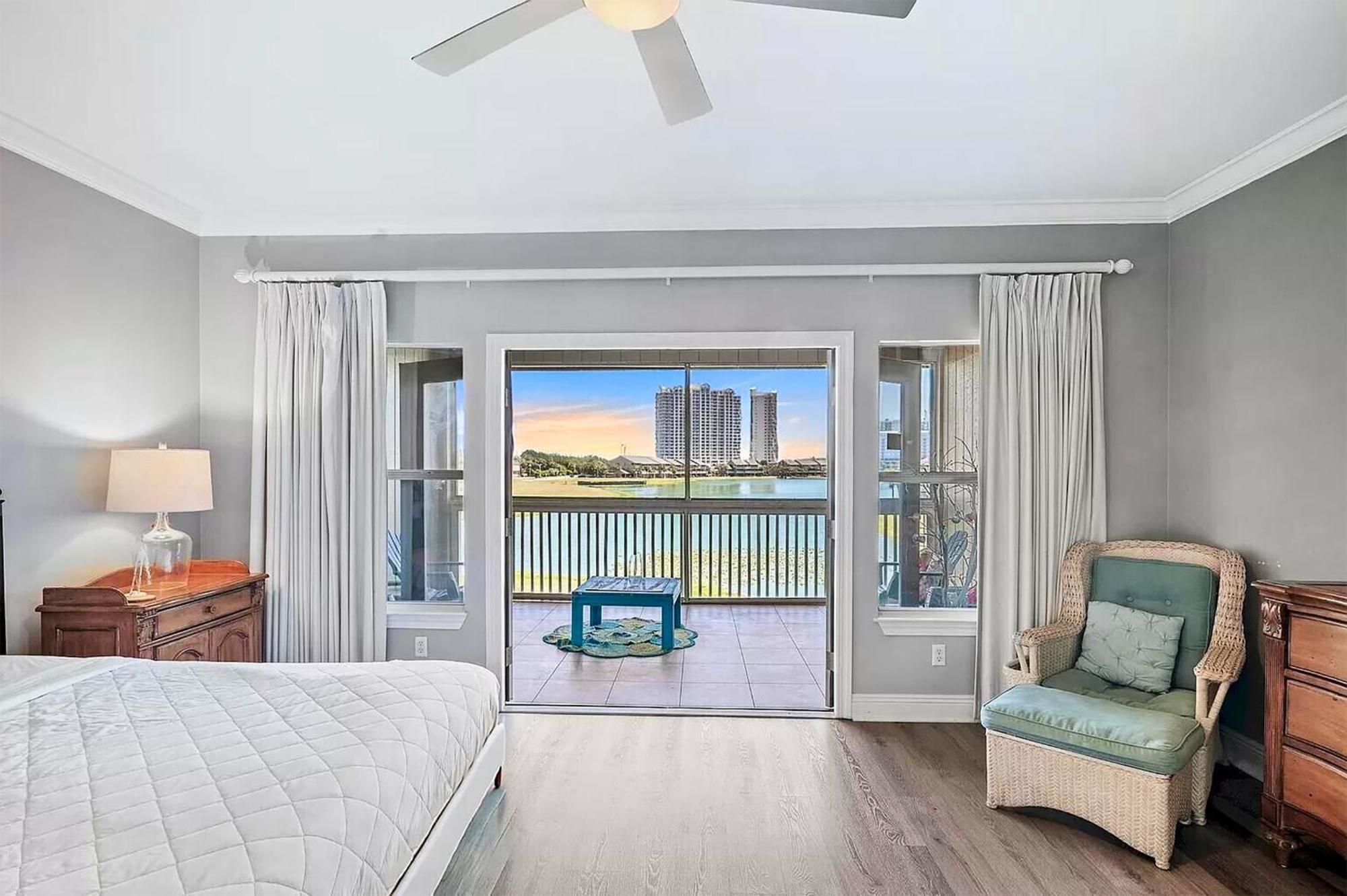 Holiday home Seascape Lakefront 310- Please