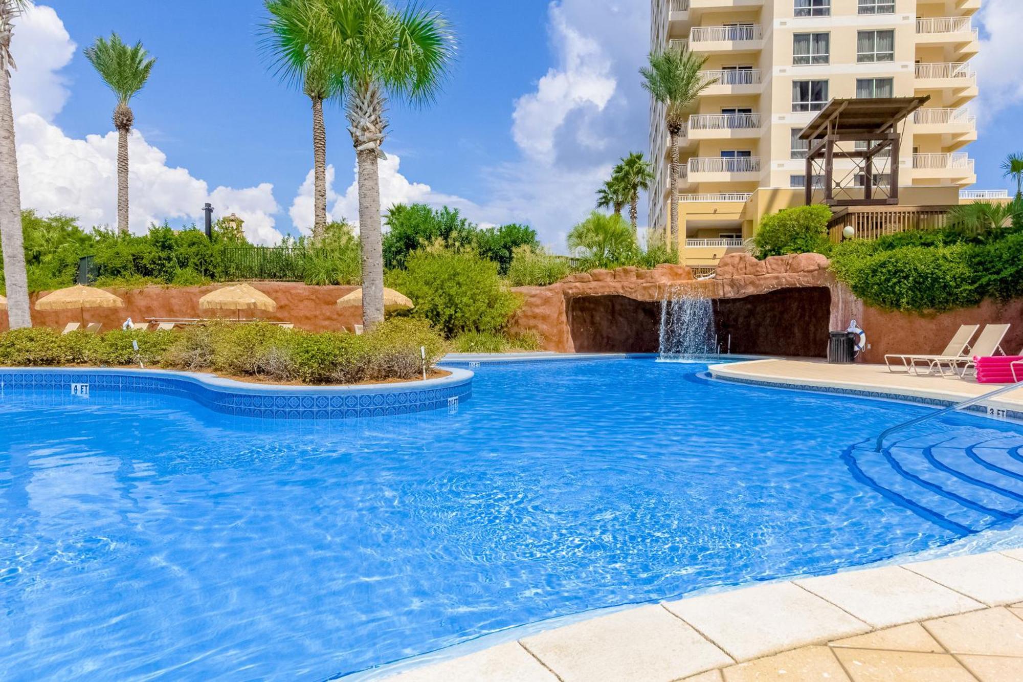 Luau V Apartment *