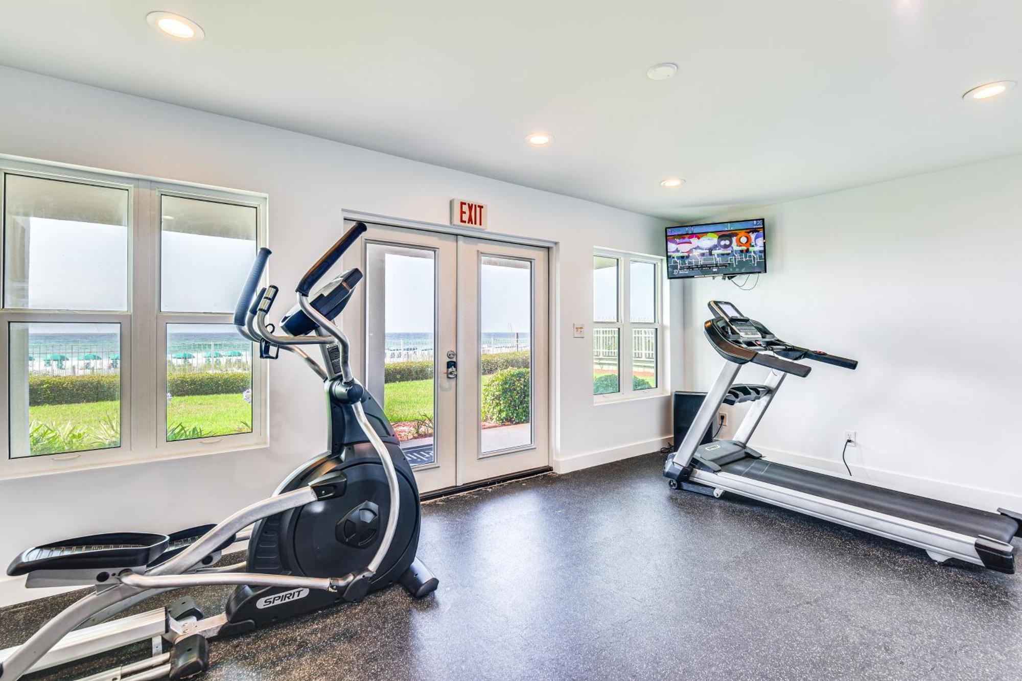 Oceanfront With Pool And Access Apartment