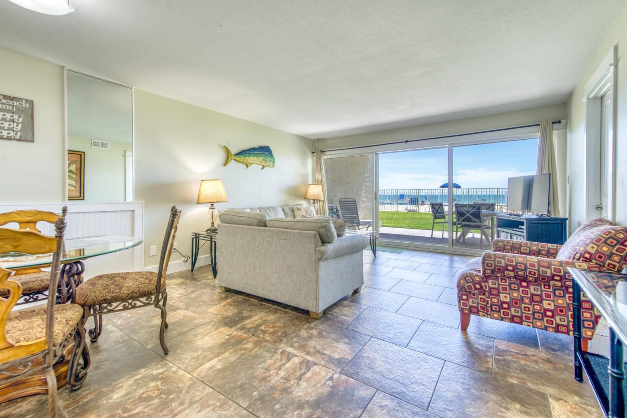 House C103 - Beachfront With Pool, Wifi, & Service