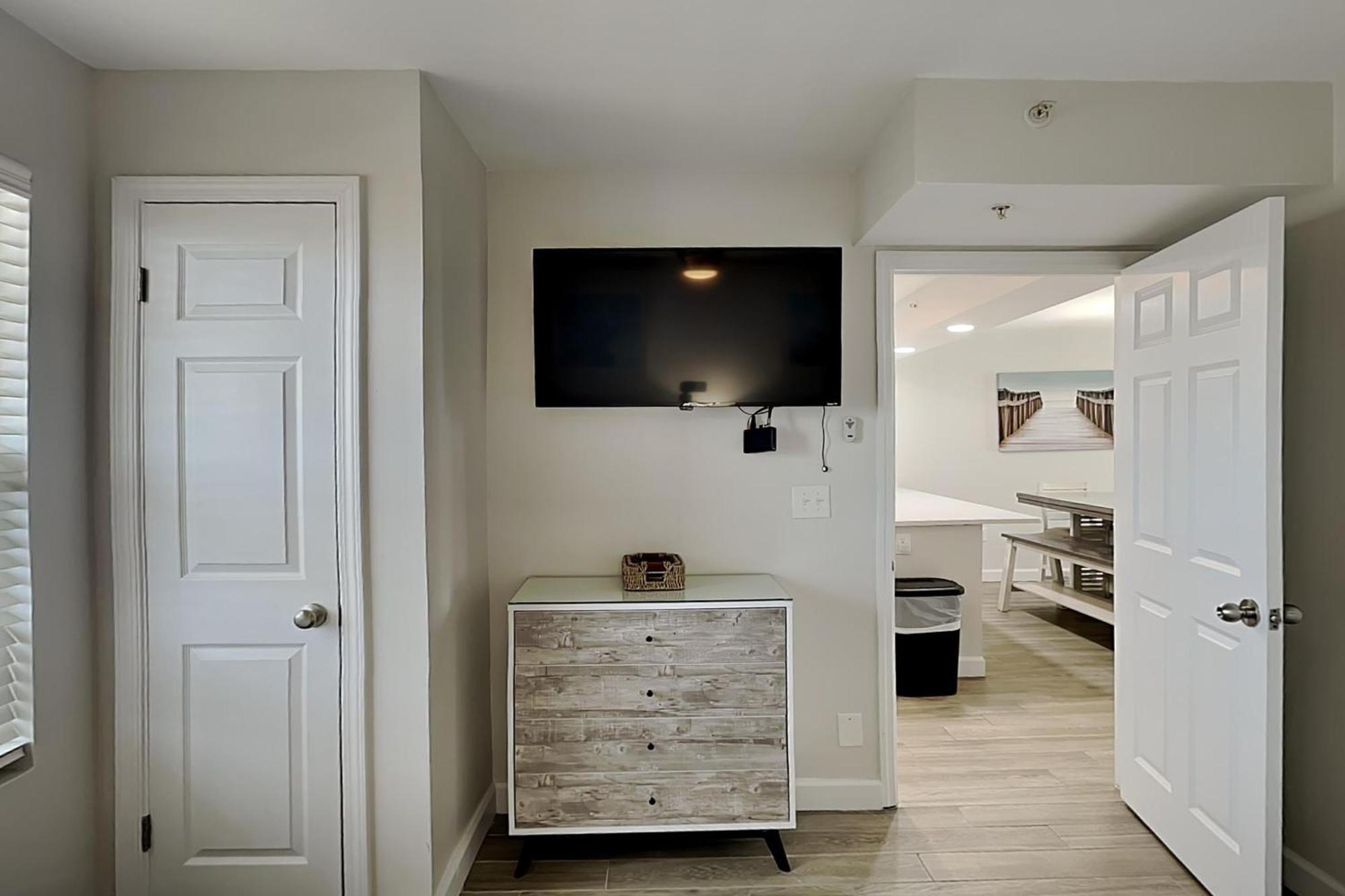 Pelican #2017 Apartment