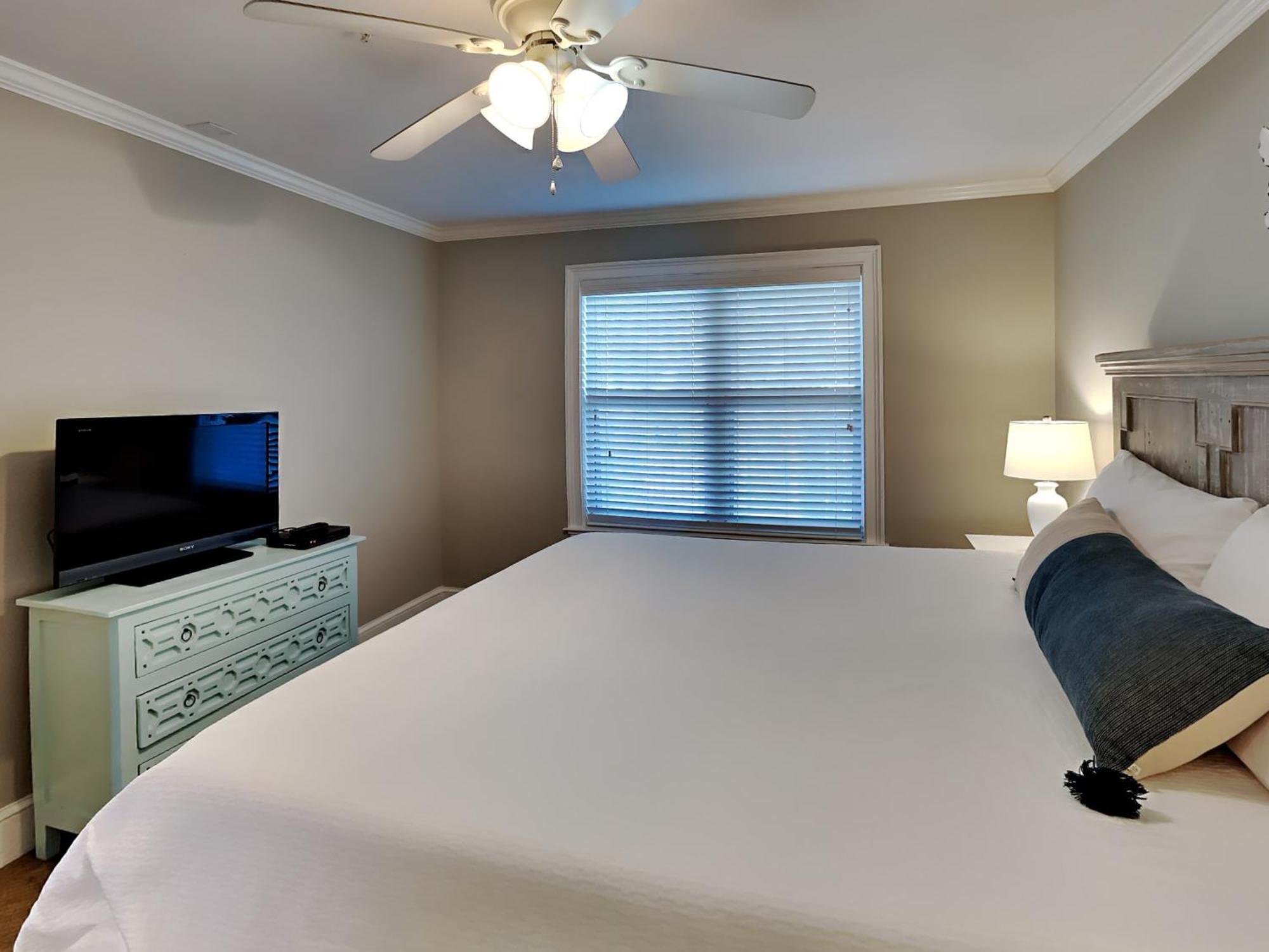Beautiful In With Outdoor Swimming Pool And 3 Bedrooms