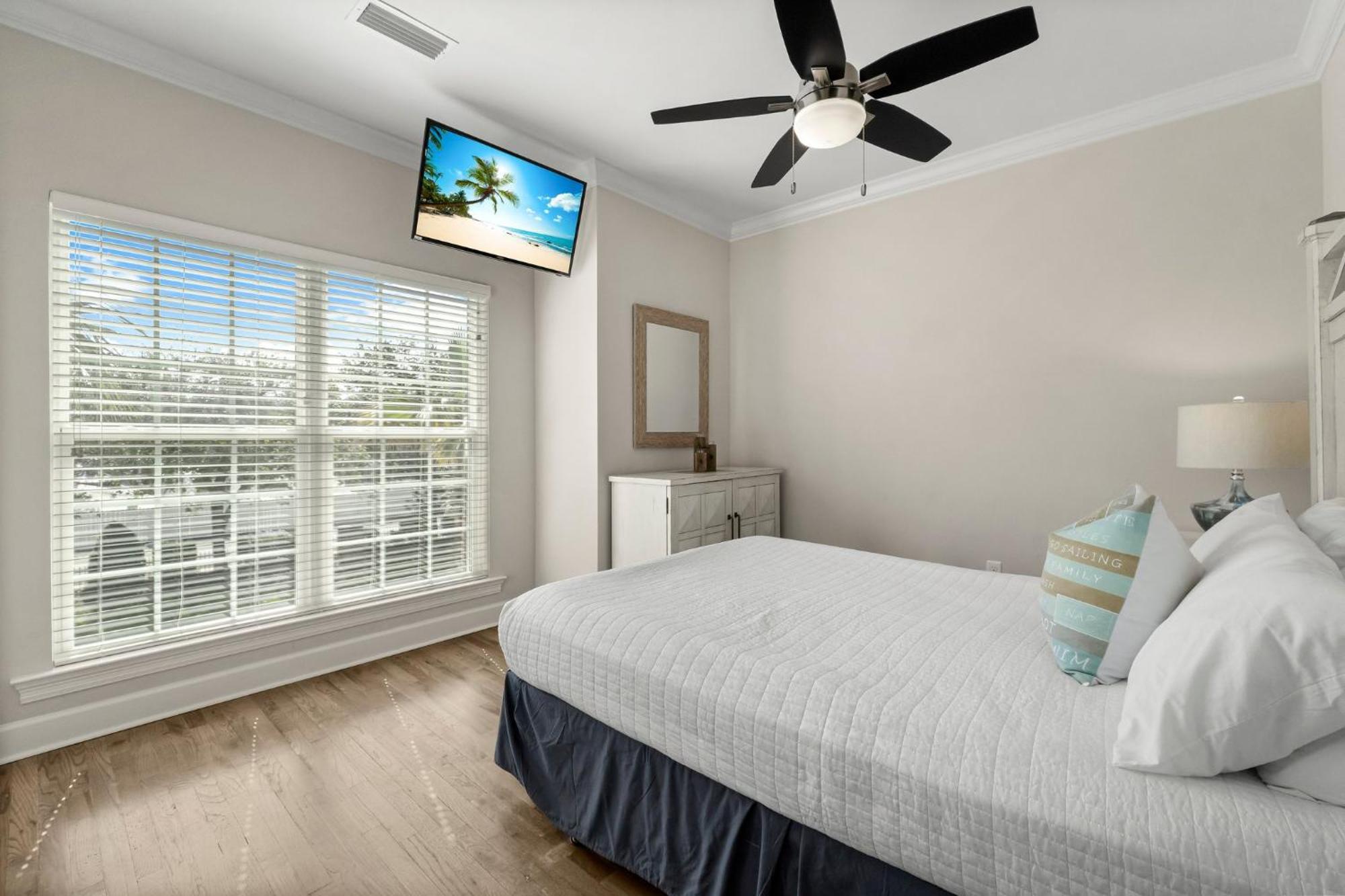 Apartment Drift With Large Pool *