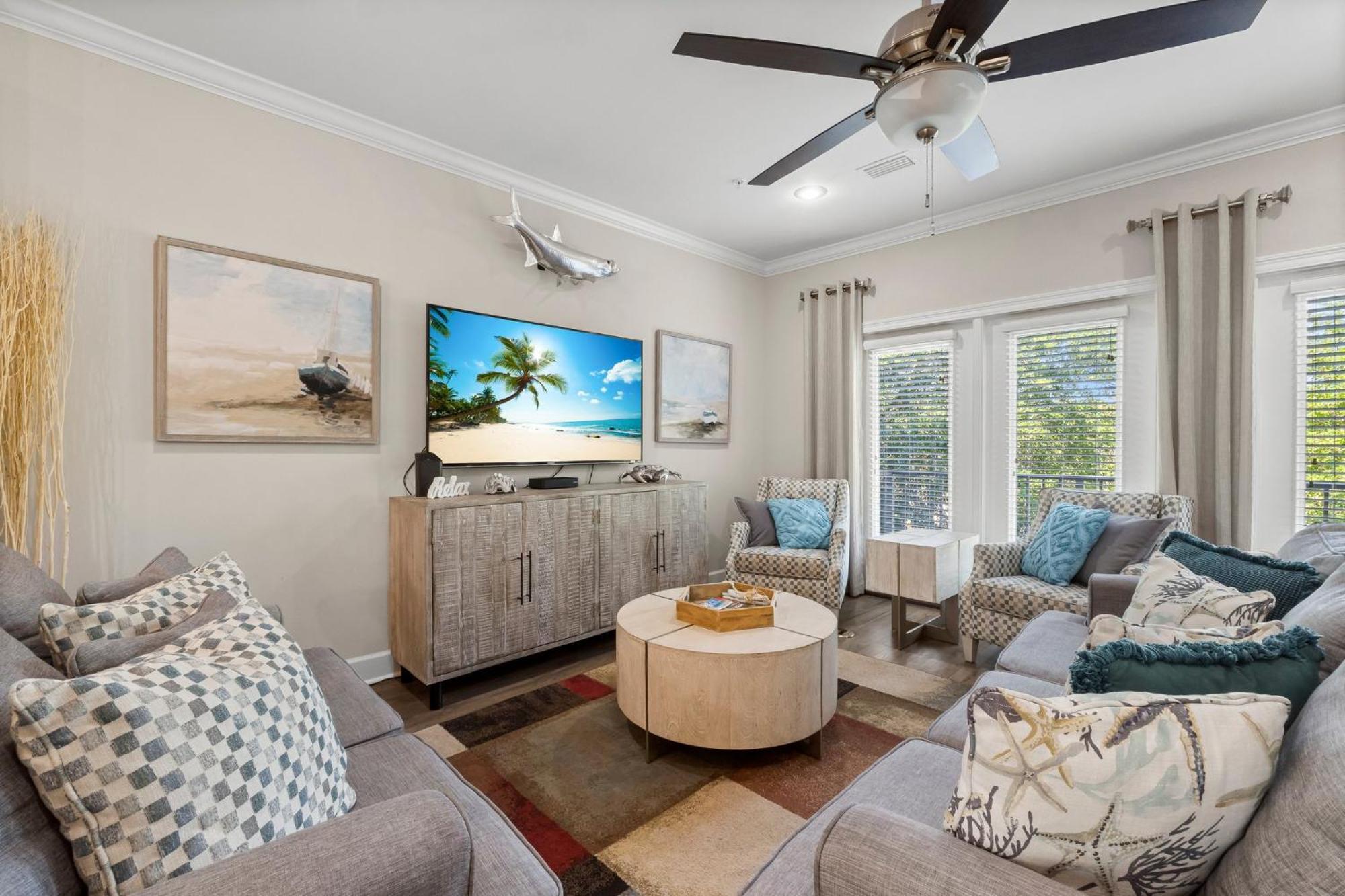 Apartment Drift With Large Pool Destin
