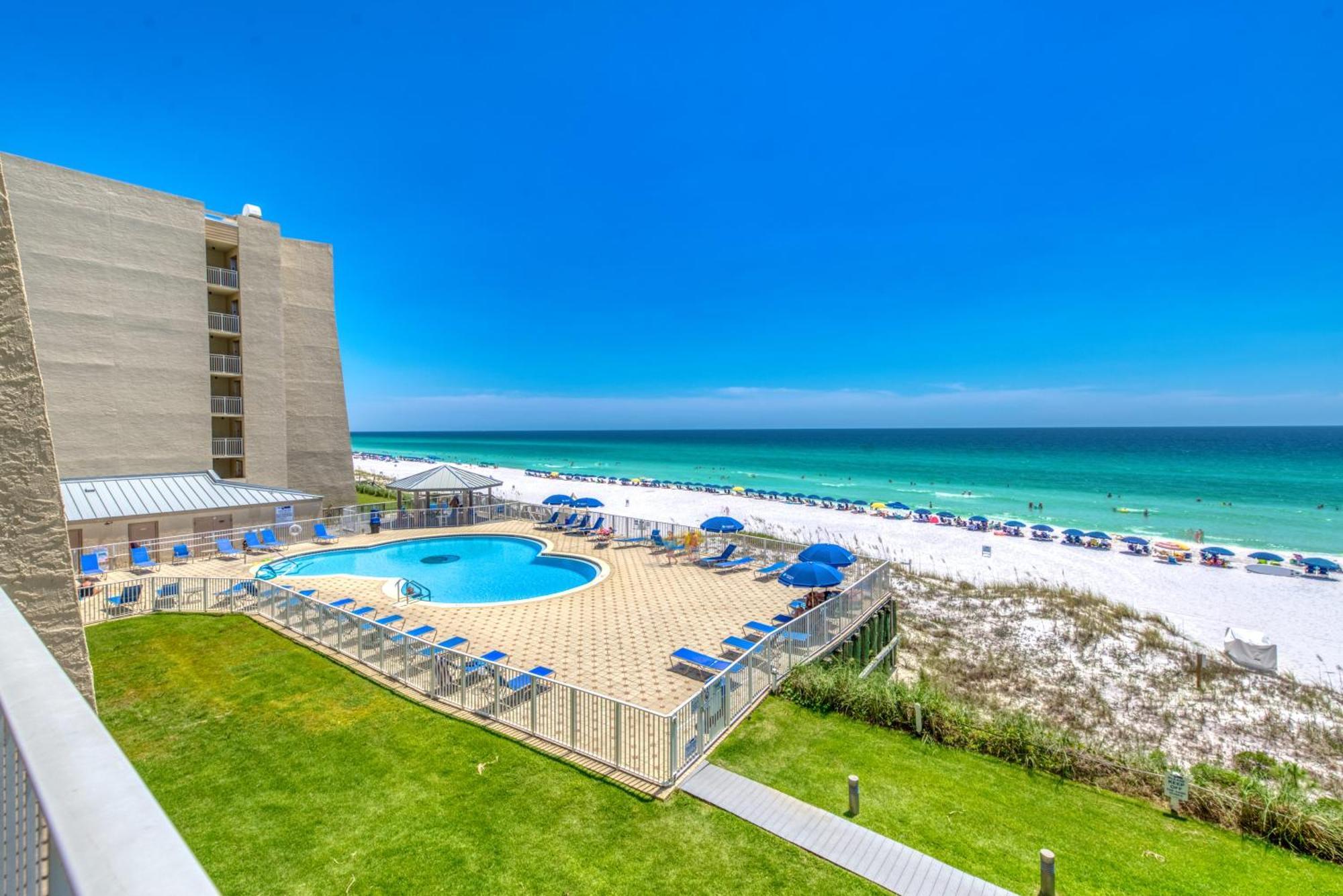 Apartment House C302 - Beachfront With Pool, Wifi, & Service Destin
