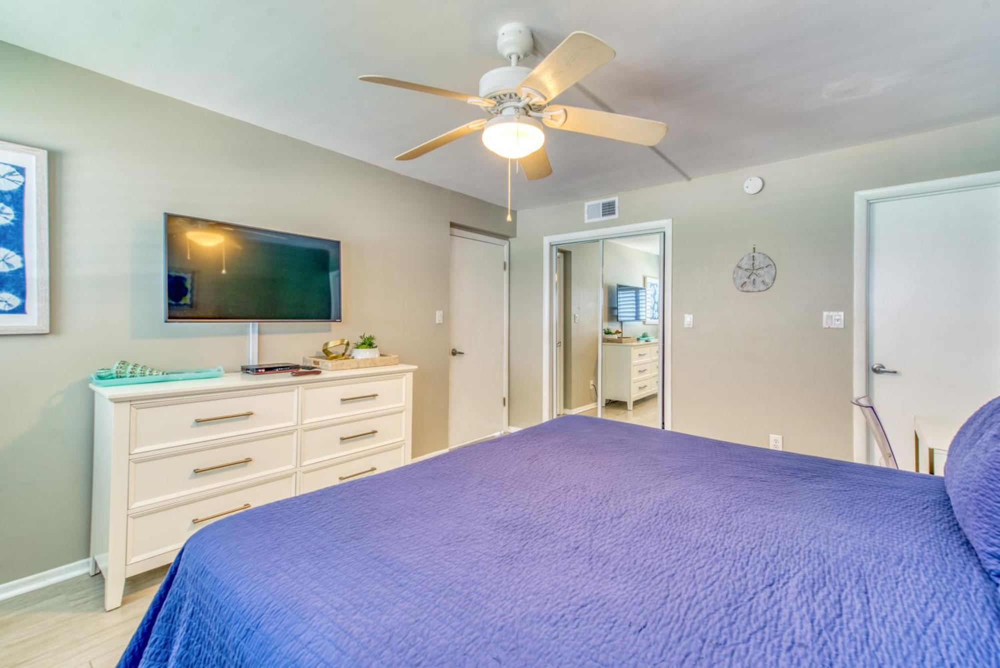 House C302 - Beachfront With Pool, Wifi, & Service Apartment