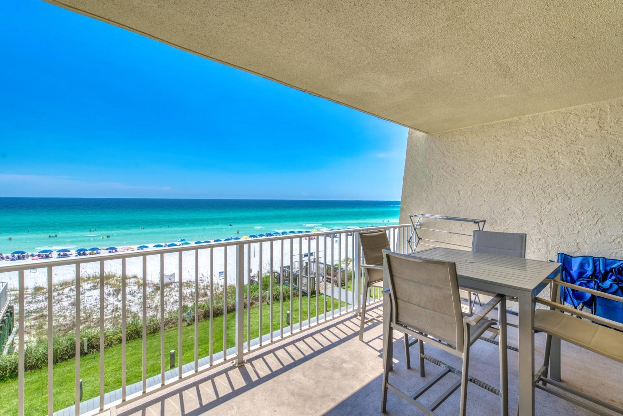 House C302 - Beachfront With Pool, Wifi, & Service Apartment *