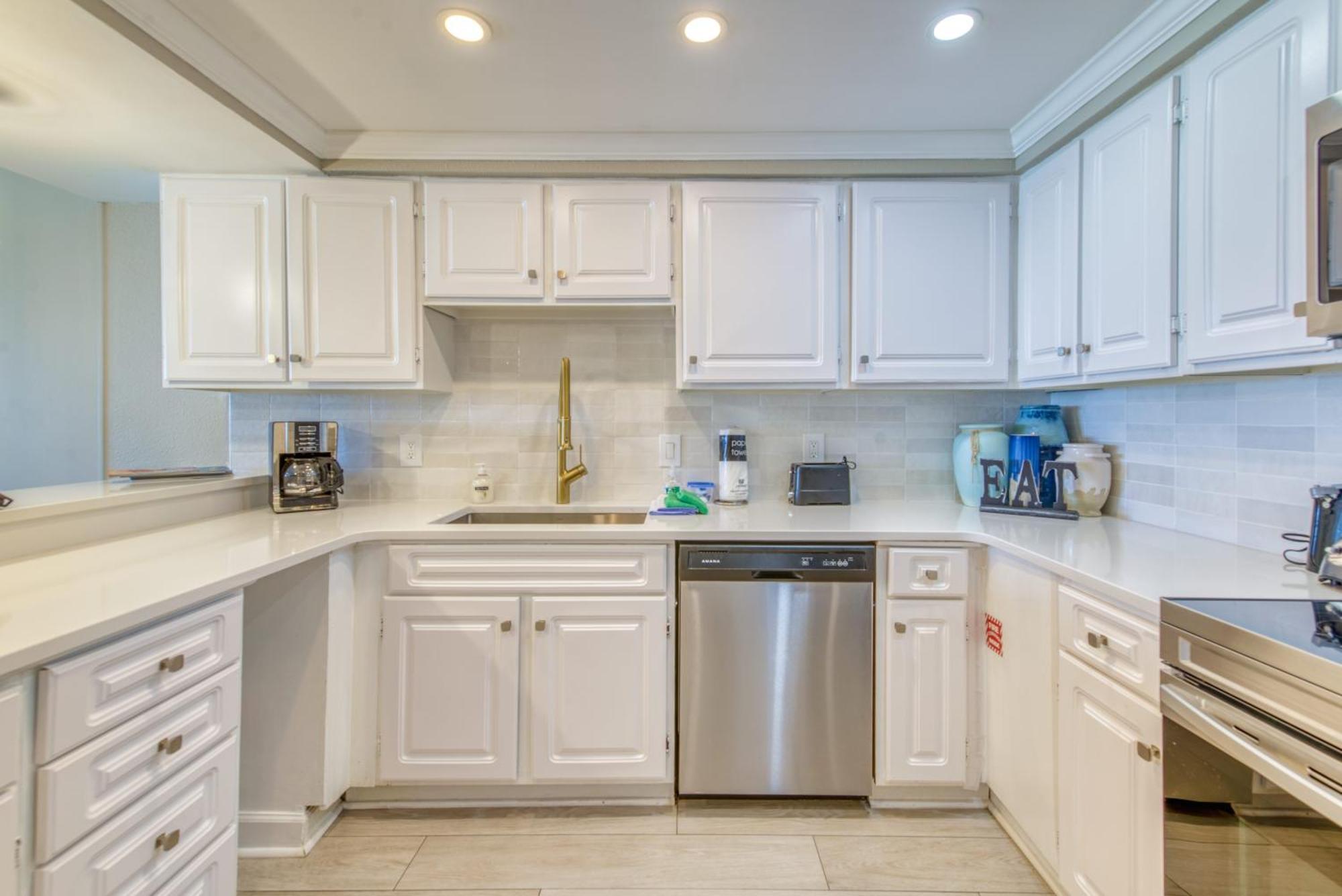 Apartment House C302 - Beachfront With Pool, Wifi, & Service Destin