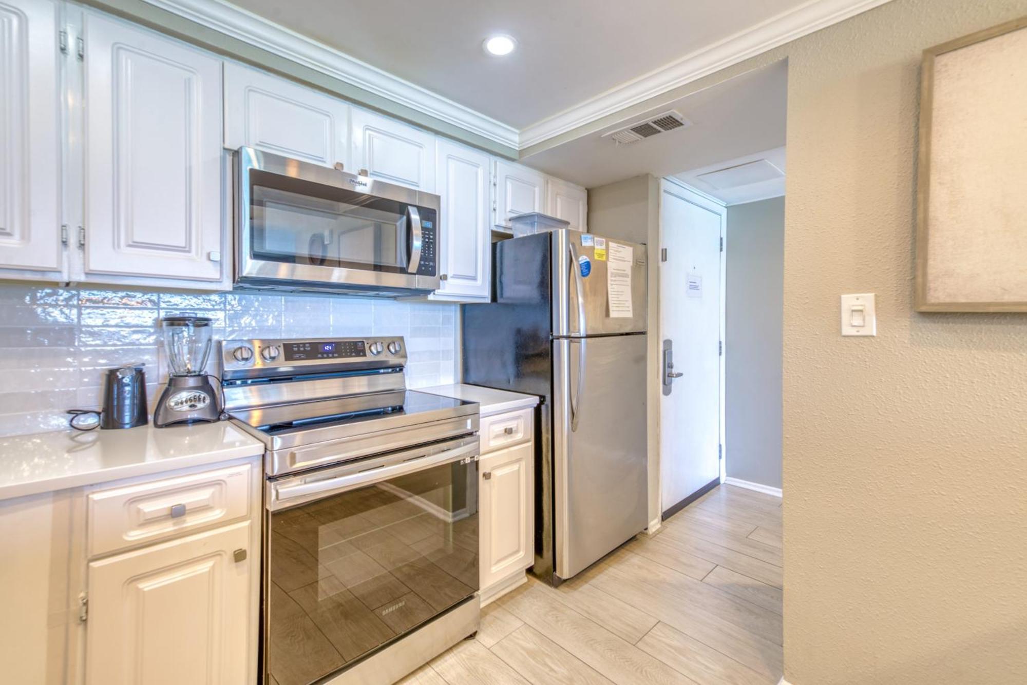 House C302 - Beachfront With Pool, Wifi, & Service Destin