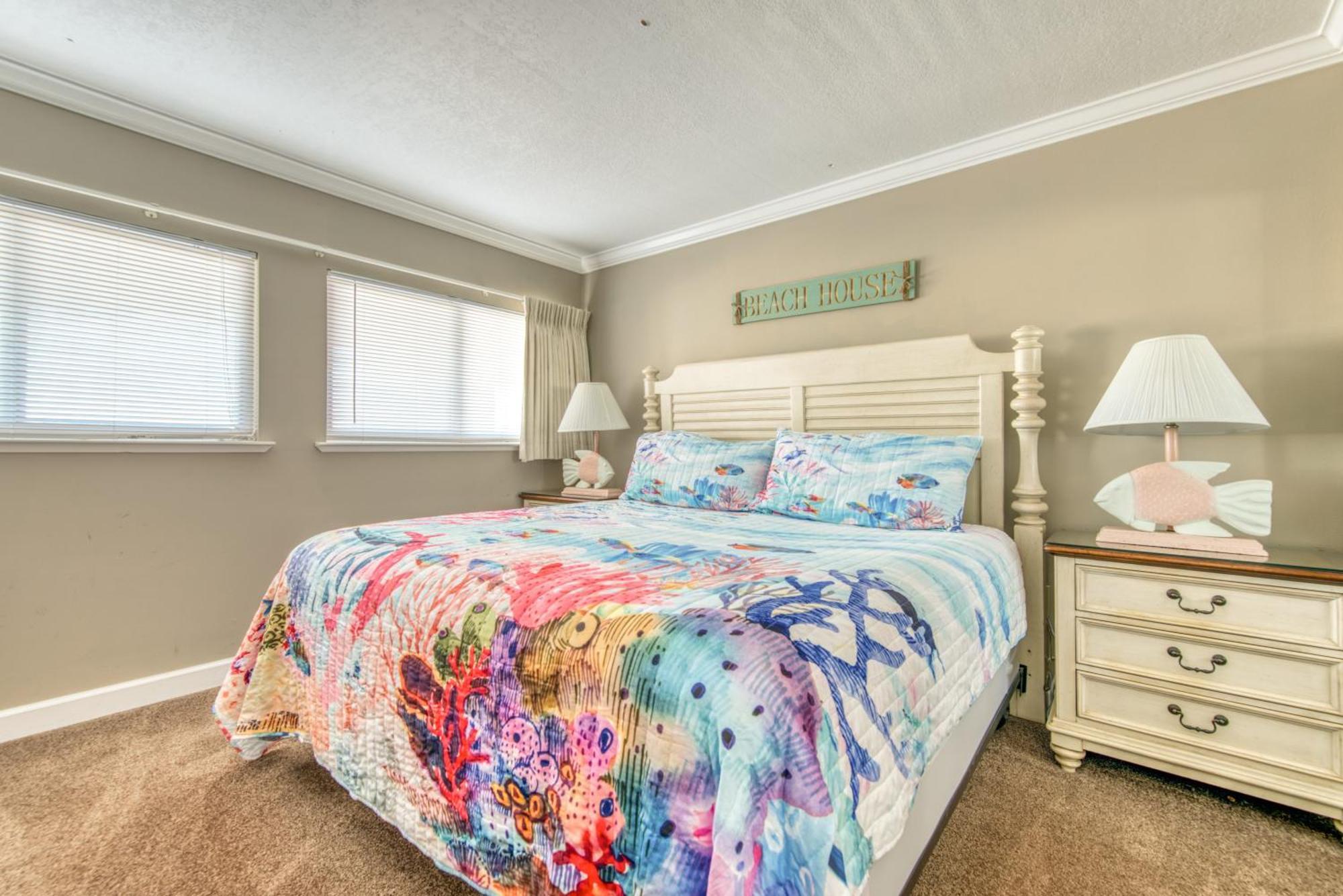 House B404 - Beachfront With Pool, Wifi, & Service Apartment