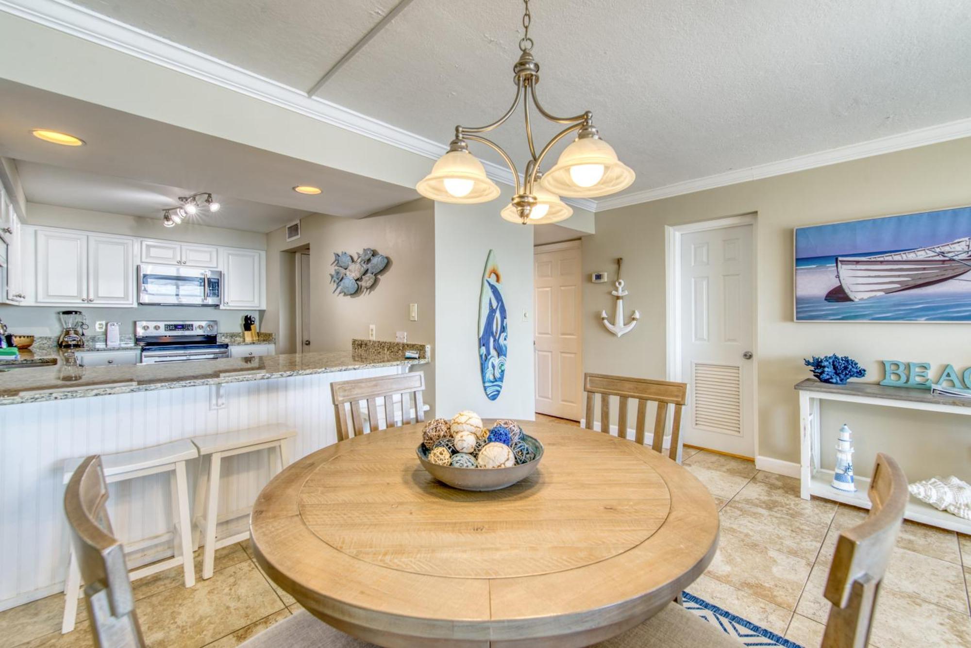 House B404 - Beachfront With Pool, Wifi, & Service Apartment