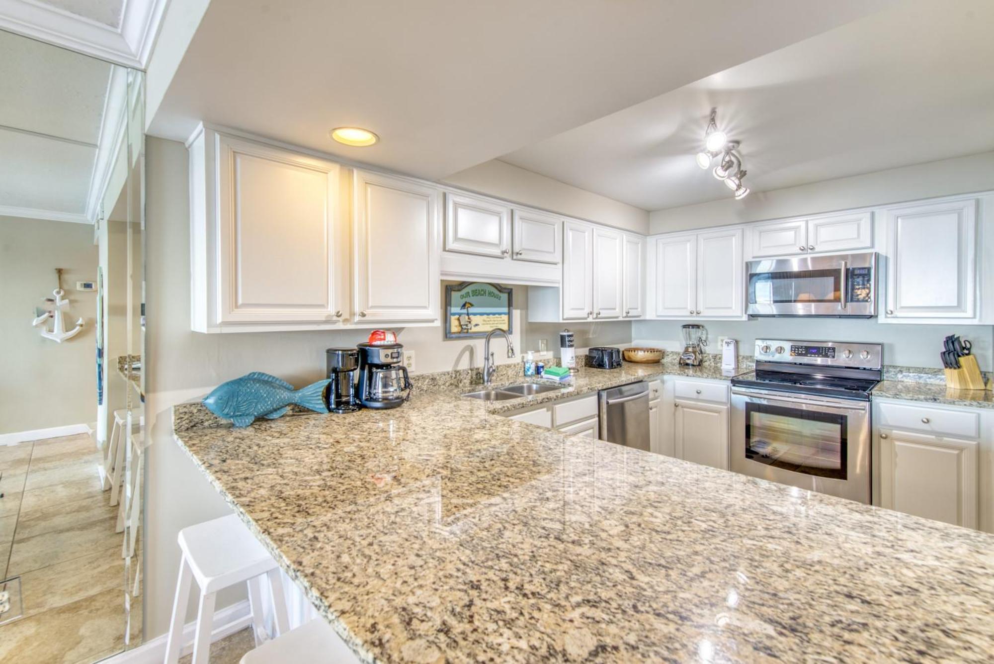 House B404 - Beachfront With Pool, Wifi, & Service Apartment