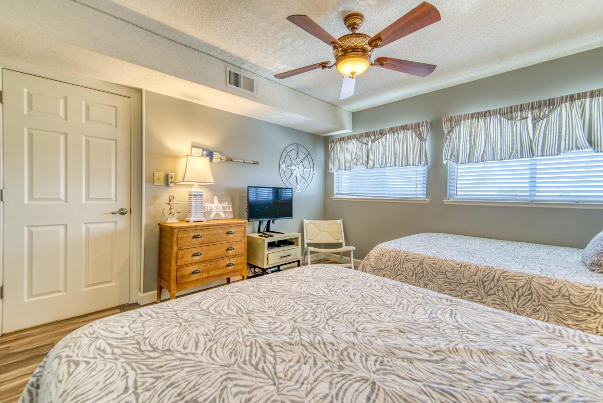 House D602 - Beachfront With Pool, Wifi, & Service