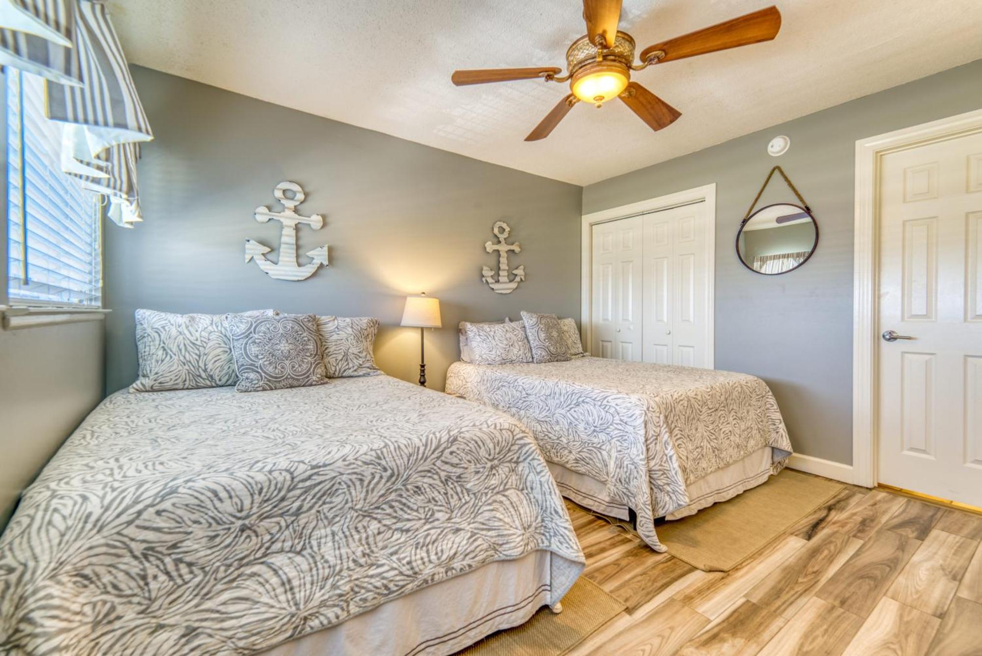 Apartment House D602 - Beachfront With Pool, Wifi, & Service