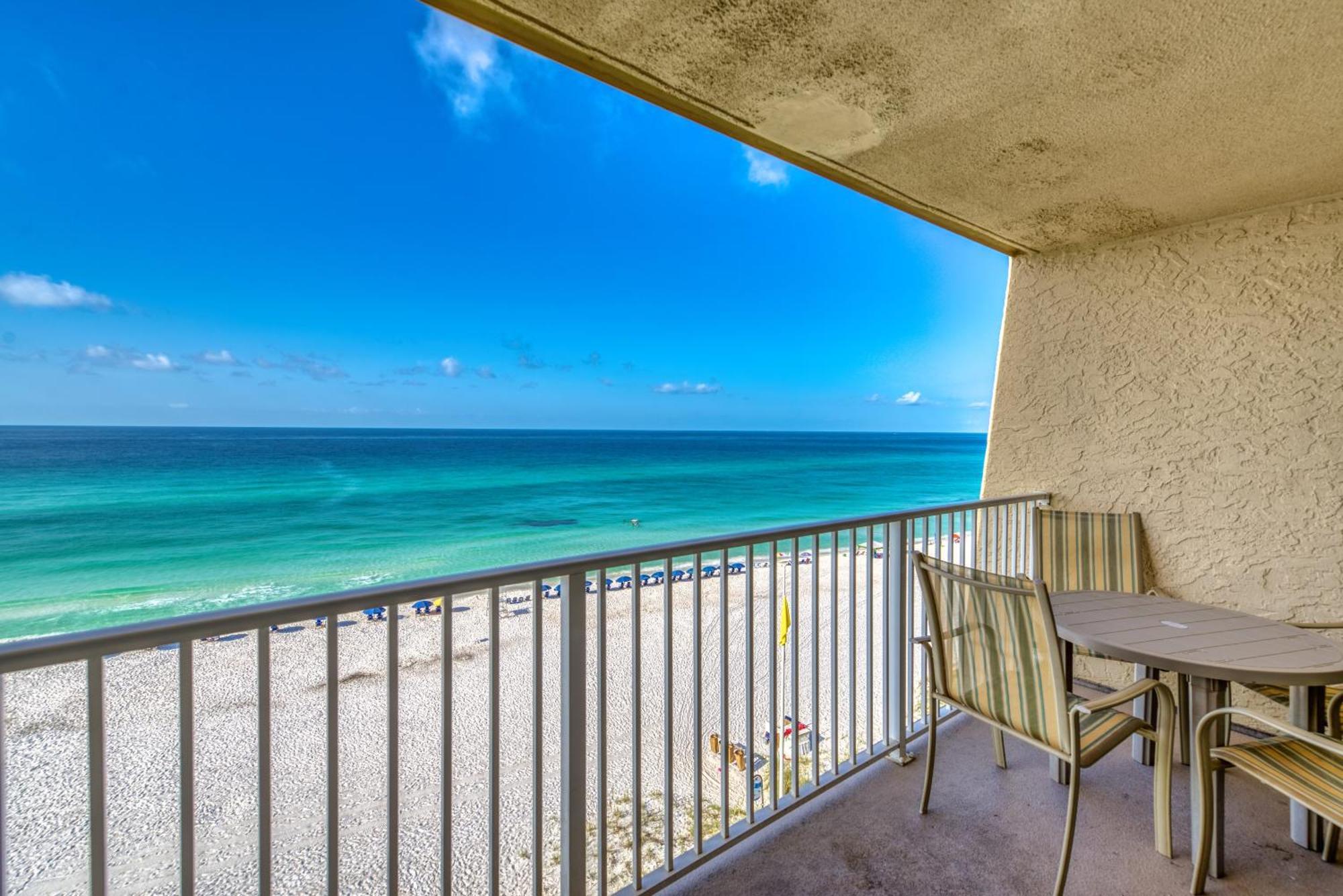Apartment House D602 - Beachfront With Pool, Wifi, & Service