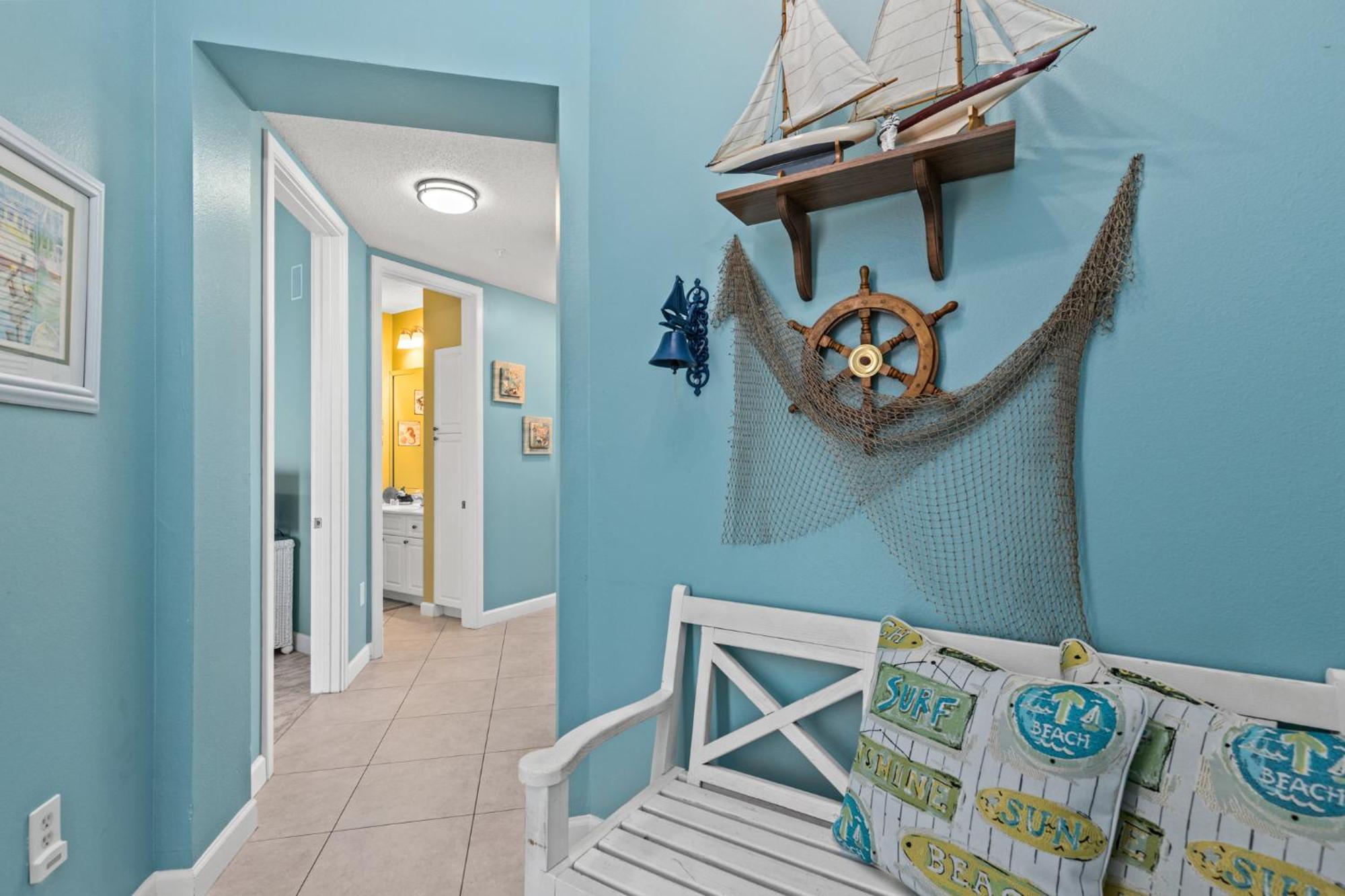 Beachfront Luxury 2bd 2ba With Balcony! Sleeps 6! Holiday home Destin