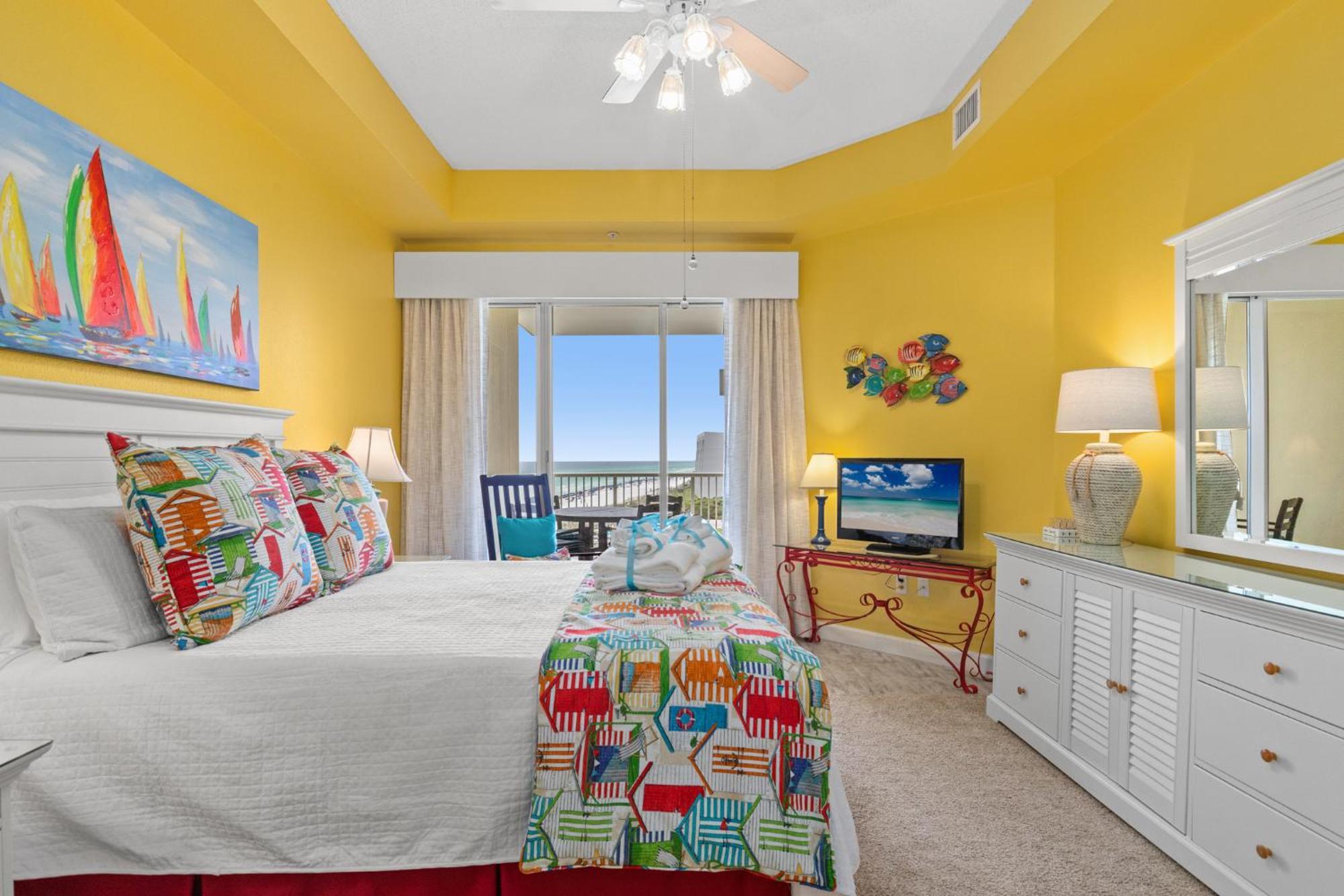 Beachfront Luxury 2bd 2ba With Balcony! Sleeps 6! Holiday home