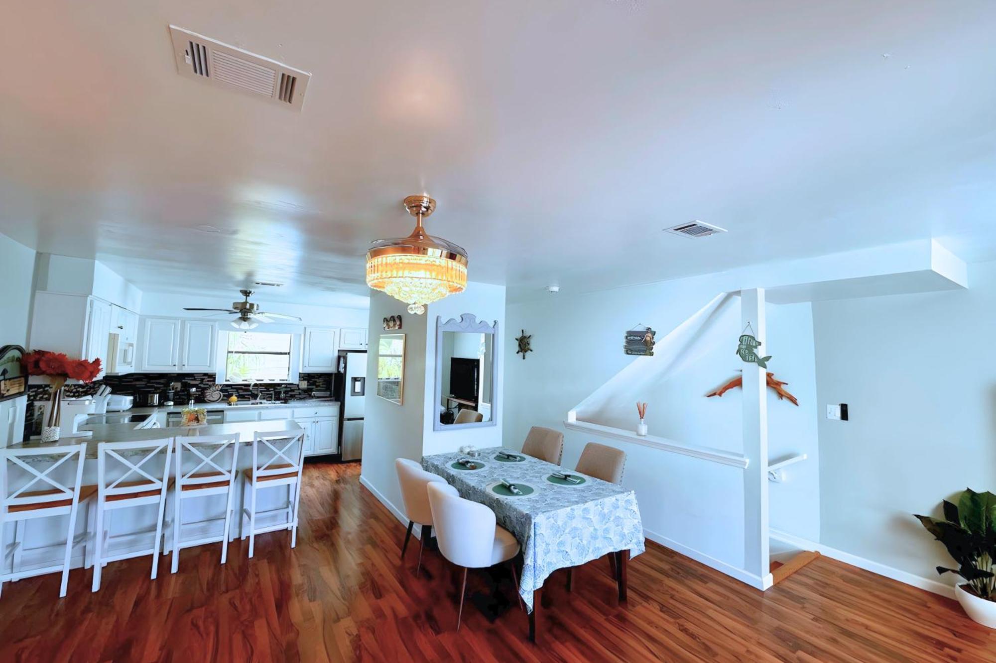 Renovated House, 1 Minute Walk To Miramar *