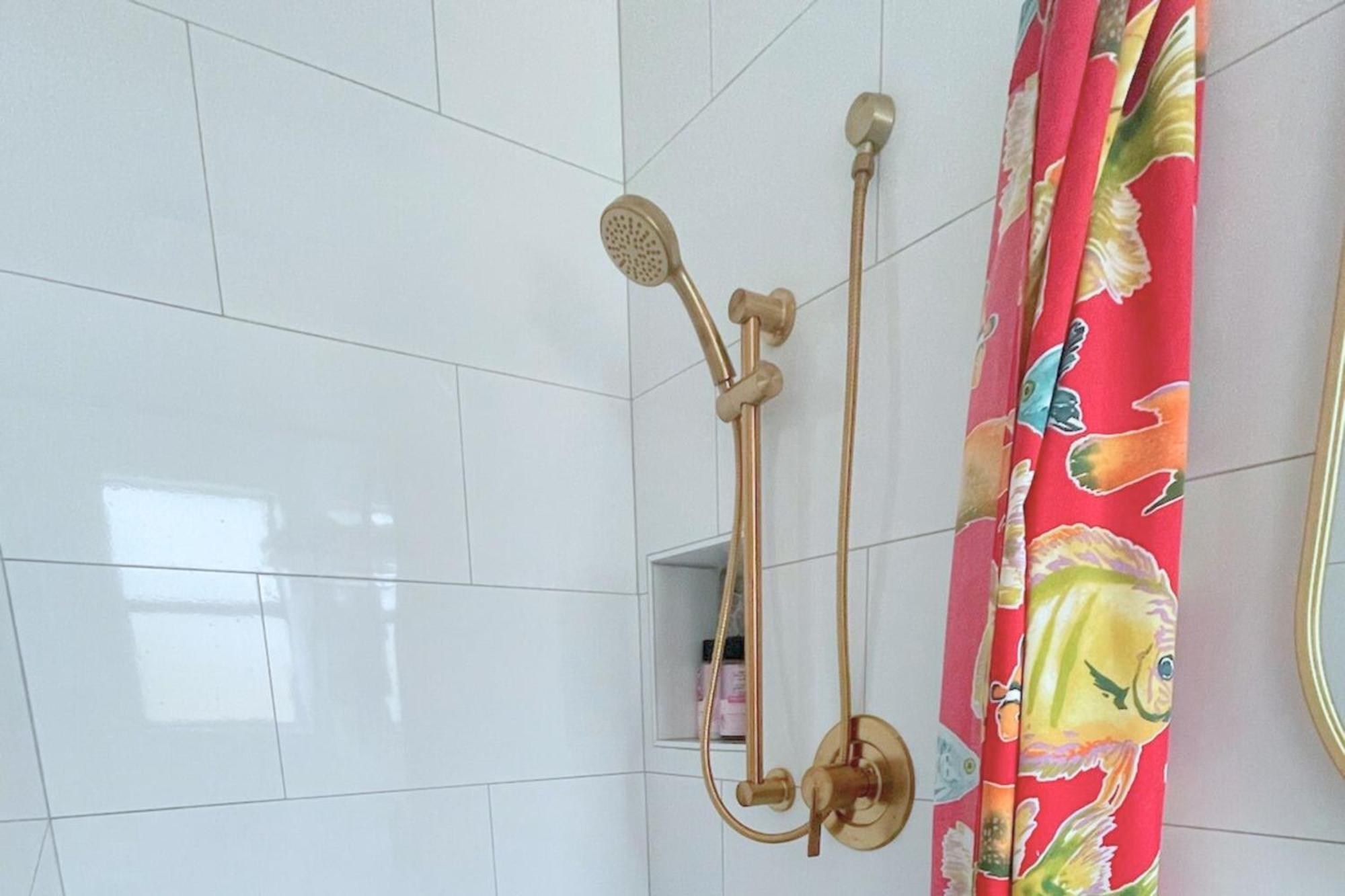 Renovated House, 1 Minute Walk To Miramar Holiday home *