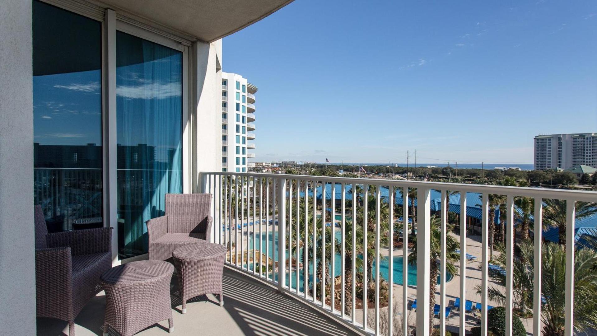 Palms Of 2517 Luxury In The Heart Of Destin!!! Holiday home Destin