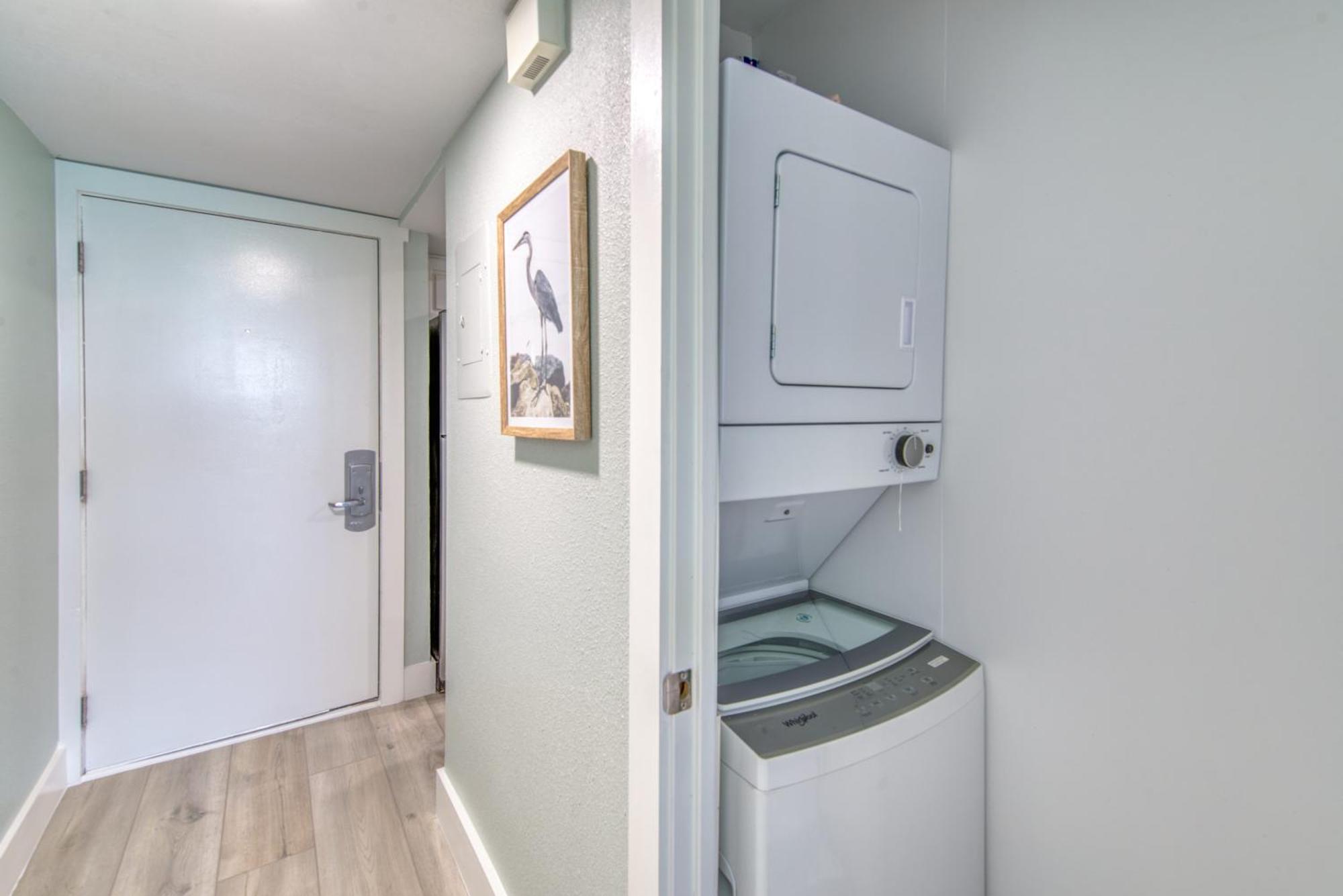 Apartment House C603 - Beachfront With Pool, Wifi, & Service