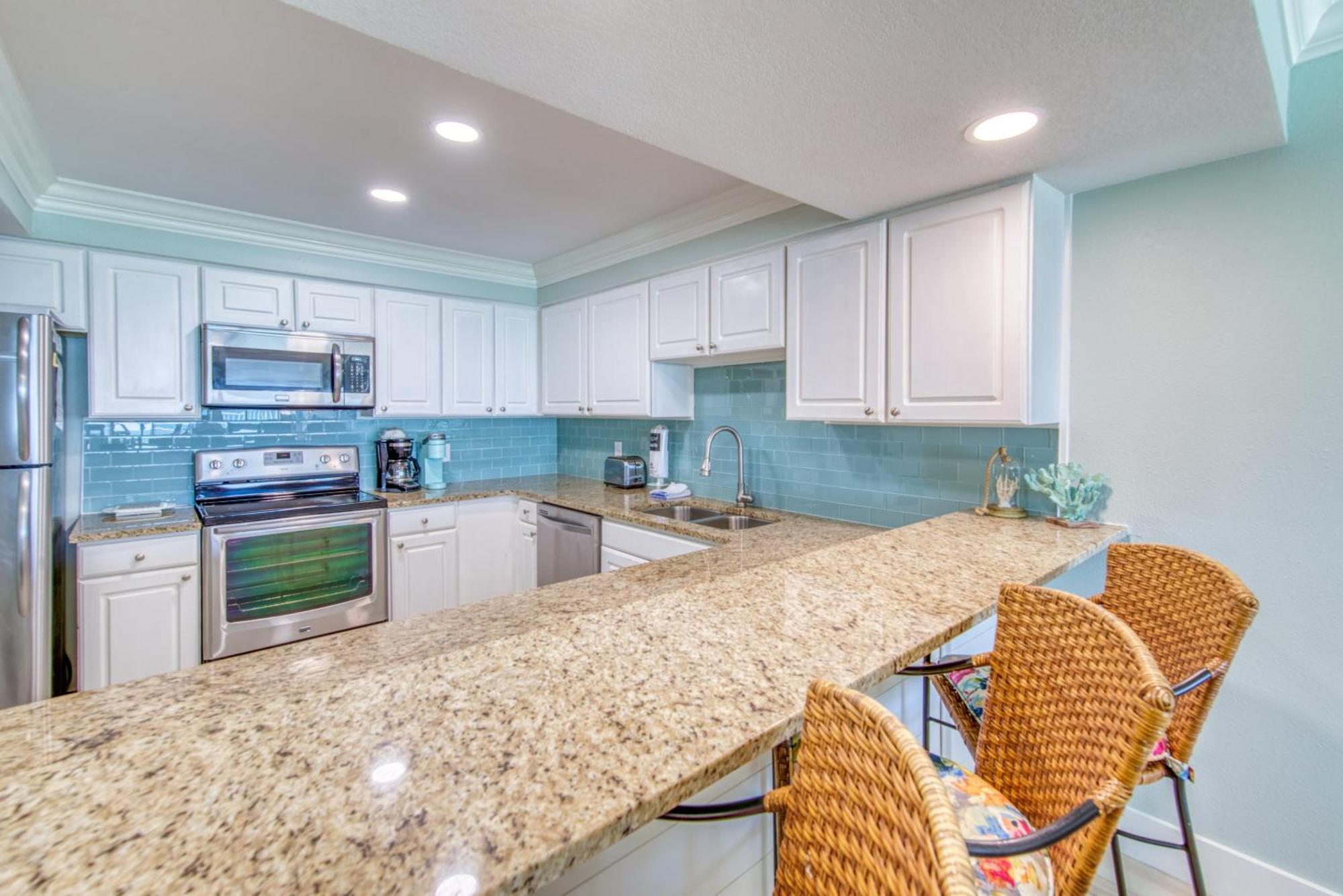 House C603 - Beachfront With Pool, Wifi, & Service Apartment