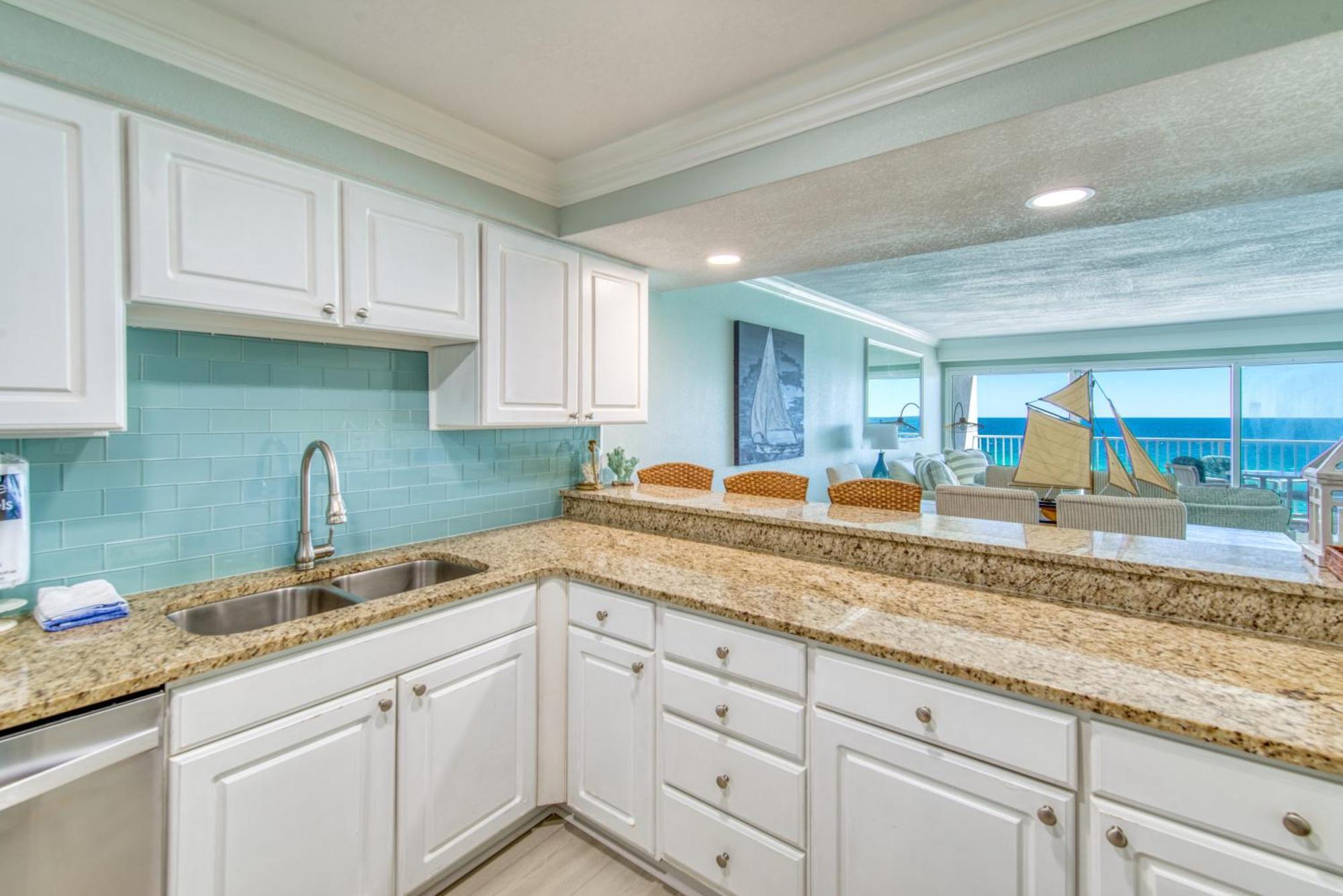 House C603 - Beachfront With Pool, Wifi, & Service Apartment