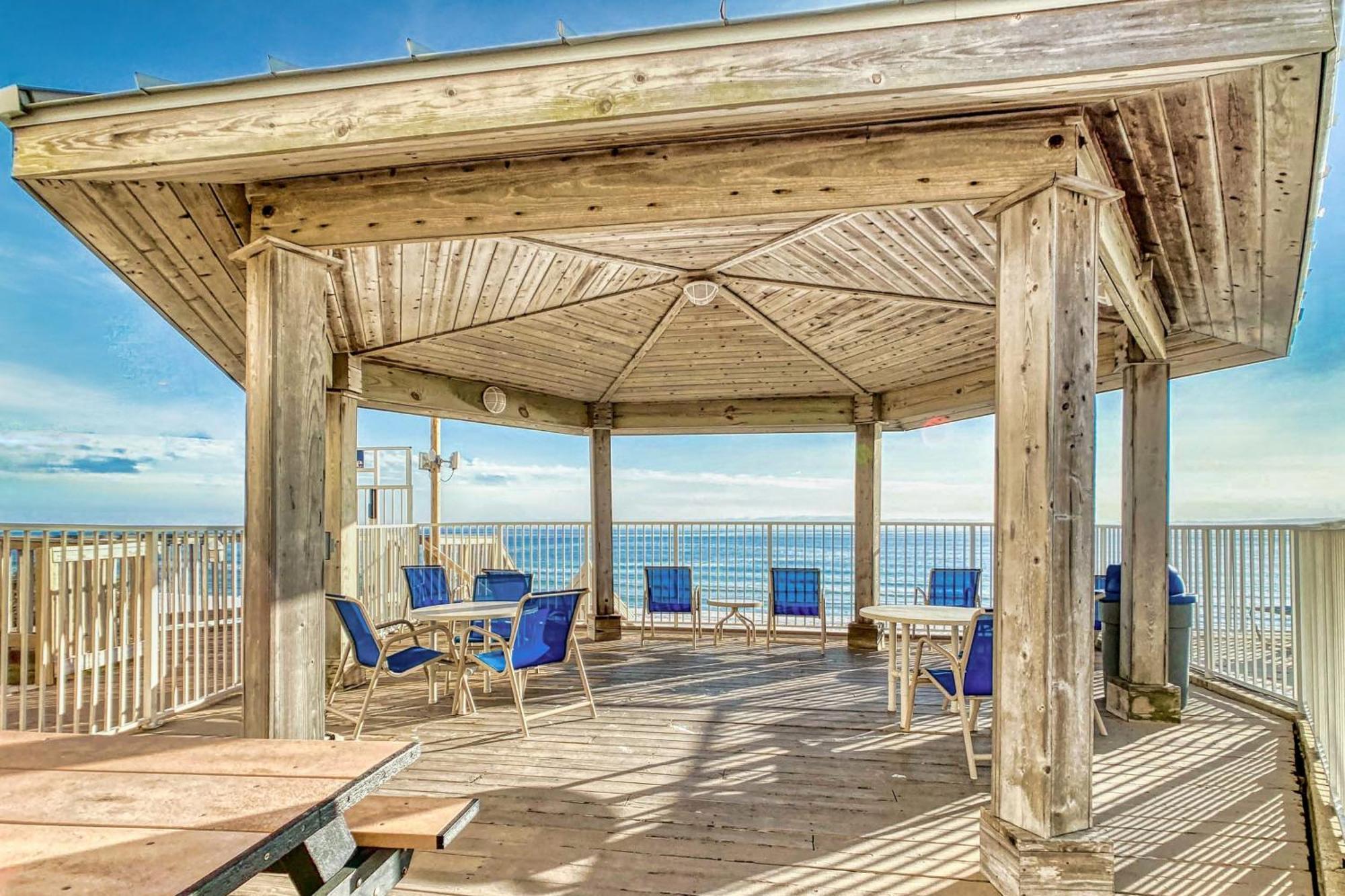 House C603 - Beachfront With Pool, Wifi, & Service Apartment Destin