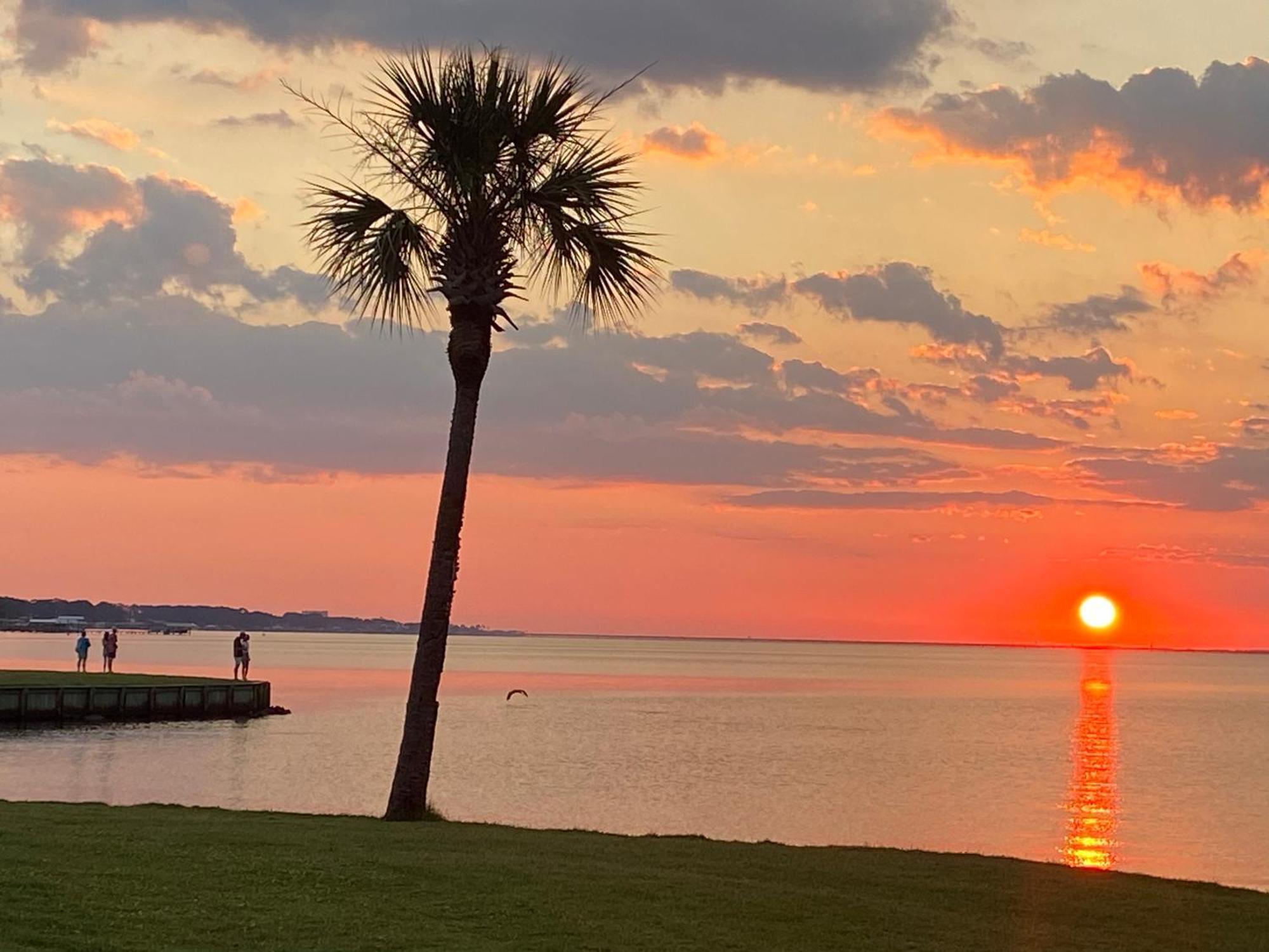 Sandestin Bayfront With Balcony And Breathtaking Views Destin