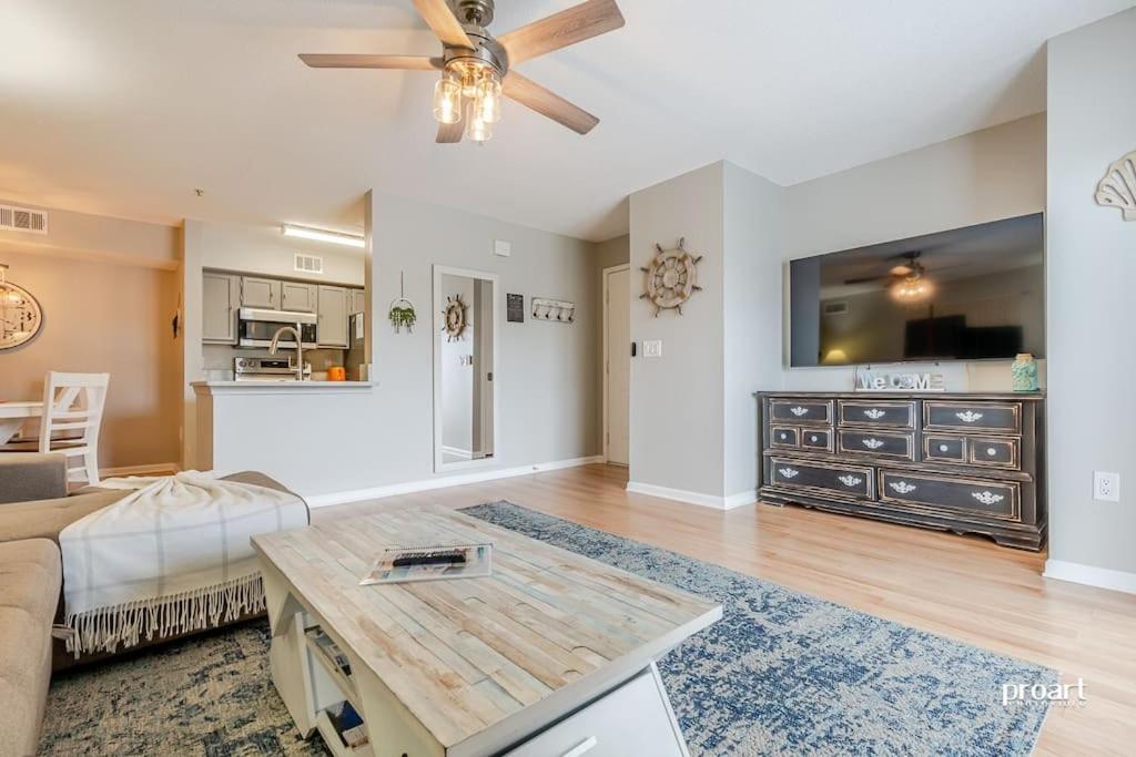 Hidden Gem - Pool Access, Walk To Apartment Destin