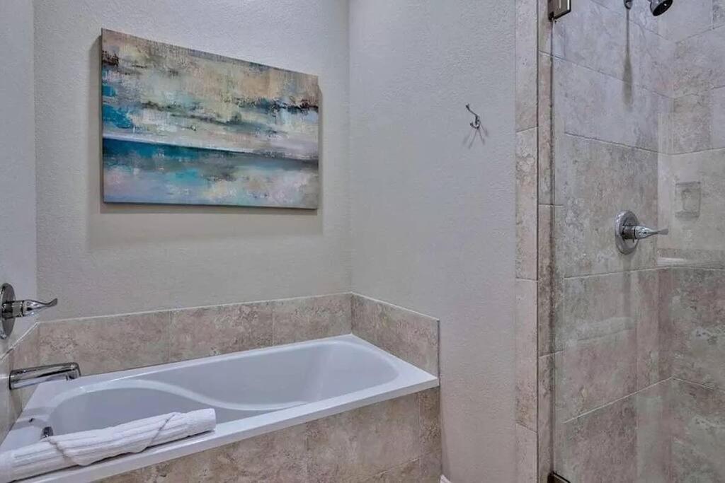 Cute Luxurious - 2 Minute Walk To The Beach! Apartment Destin
