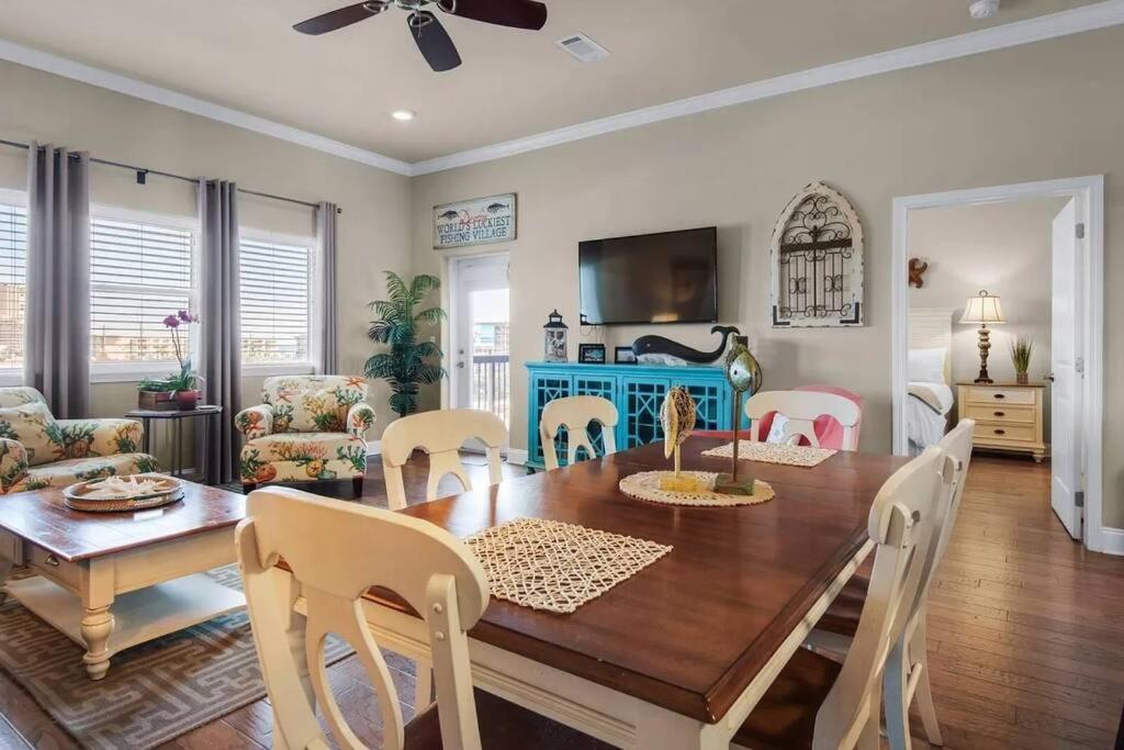 Cute Luxurious - 2 Minute Walk To The Beach! Apartment Destin