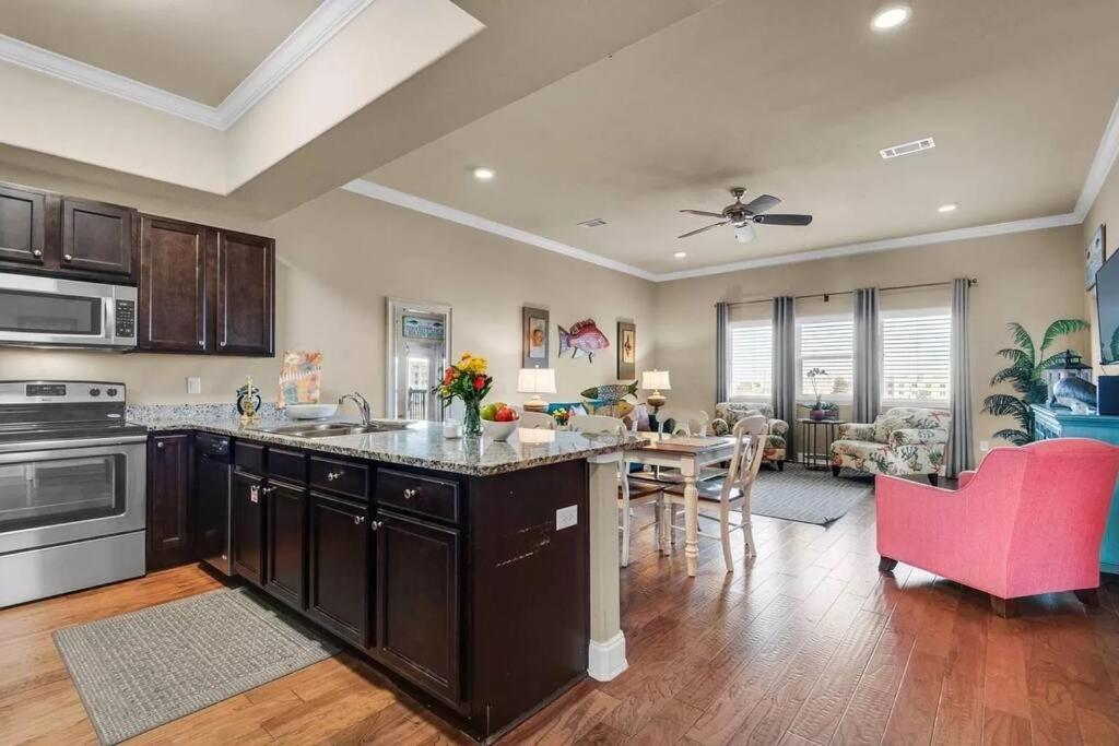 Cute Luxurious - 2 Minute Walk To The Beach! *