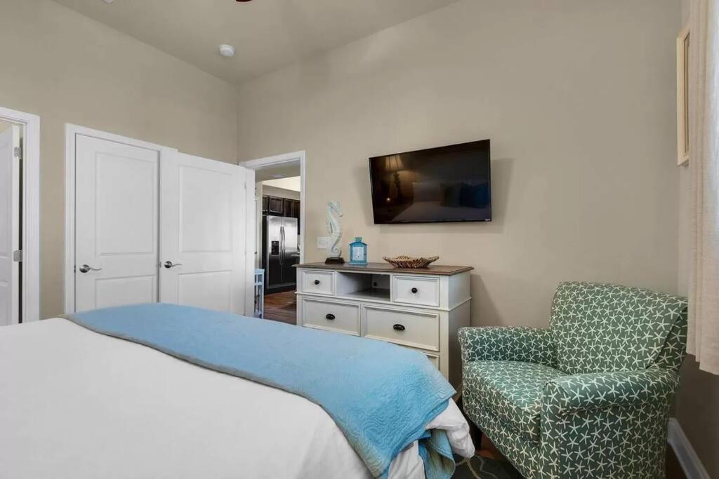 Cute Luxurious - 2 Minute Walk To The Beach! Apartment