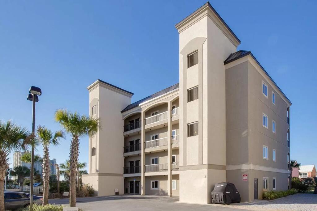 Cute Luxurious - 2 Minute Walk To The Beach! Apartment *