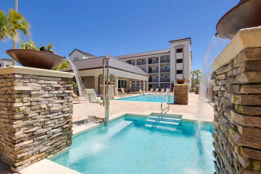 Cute Luxurious - 2 Minute Walk To The Beach! *