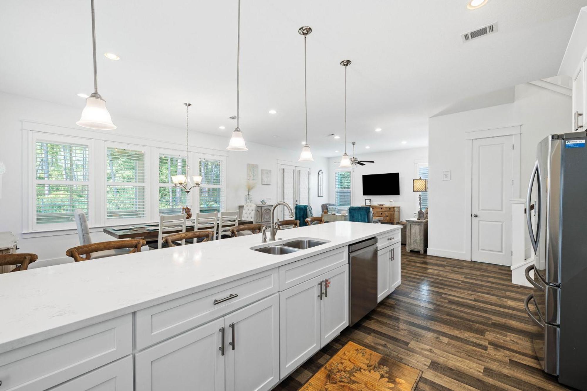 Holiday home Shore Beats Work With Woodland Setting