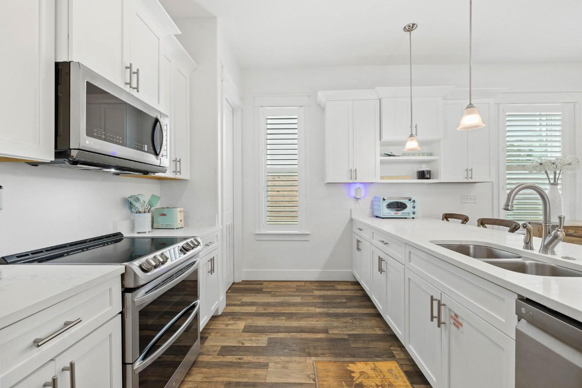 Holiday home Shore Beats Work With Woodland Setting