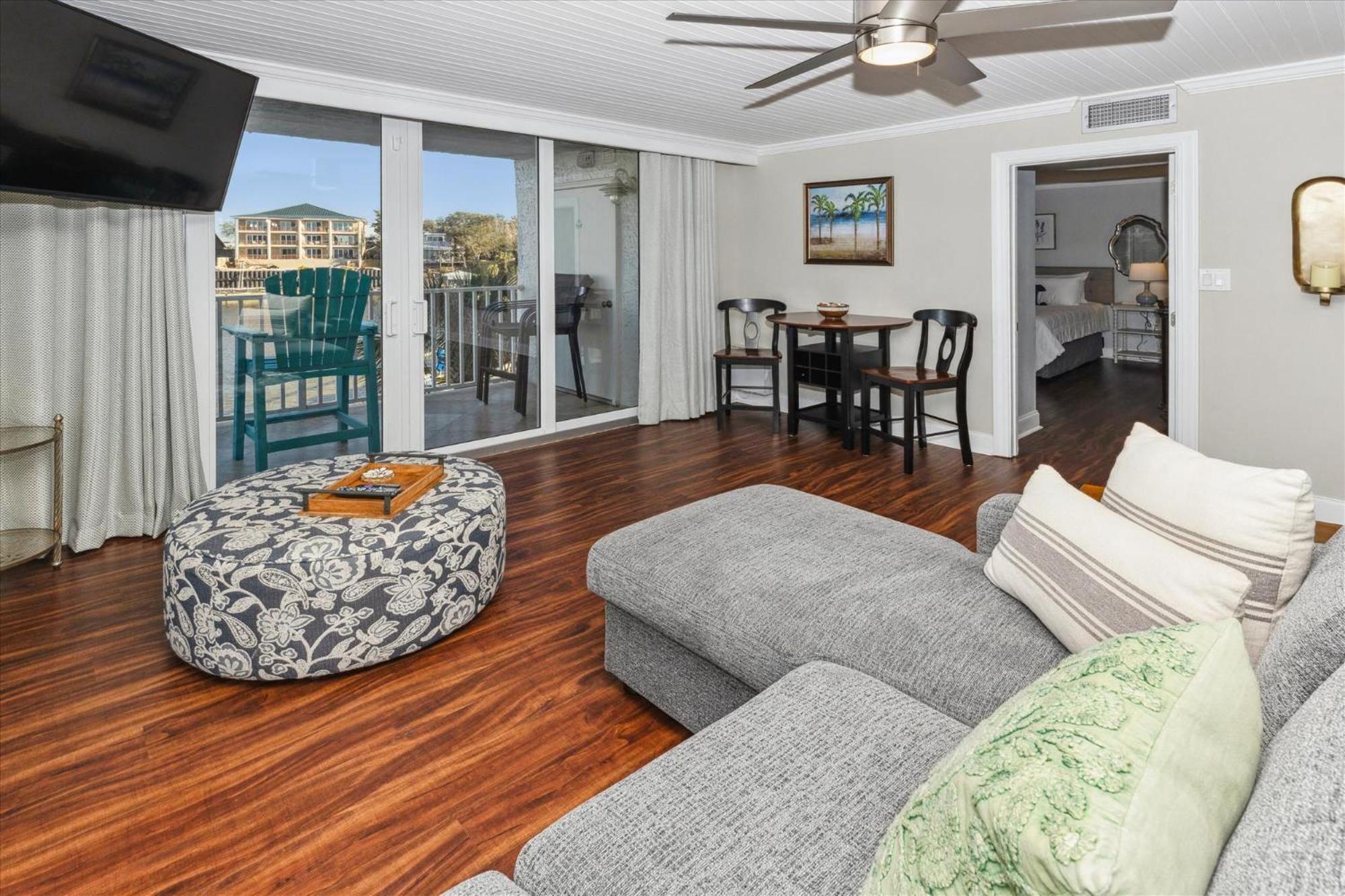 Apartment Dolphin Point 305b- By Isle *