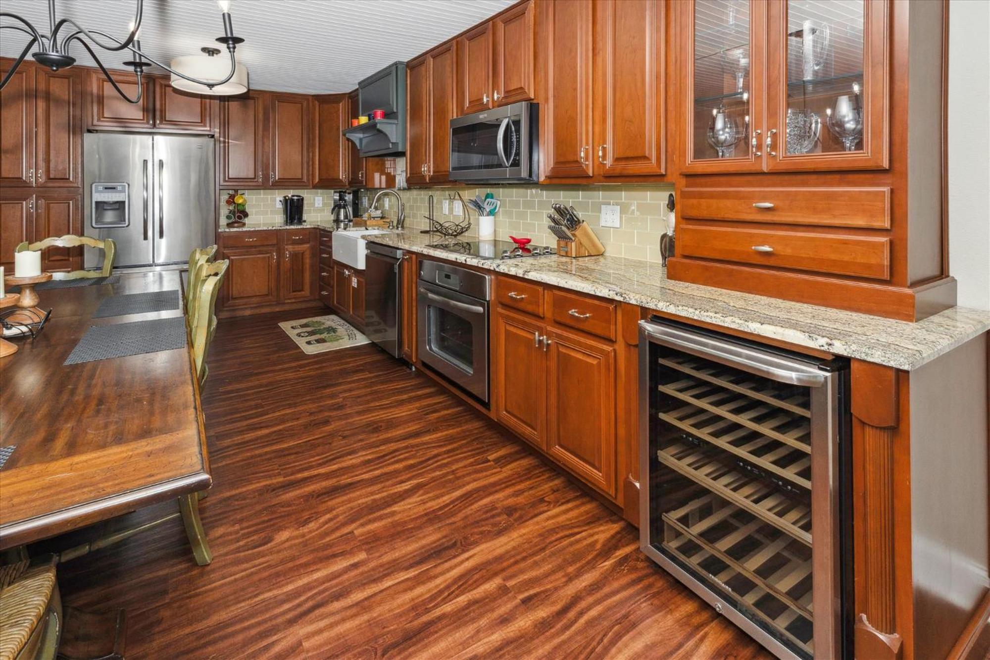 Dolphin Point 305b- By Isle Apartment