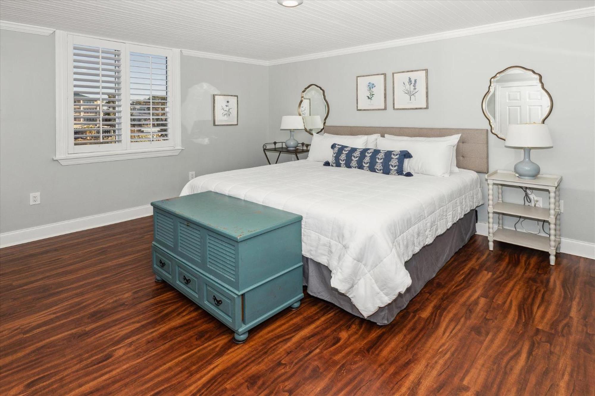 Dolphin Point 305b- By Isle Apartment *