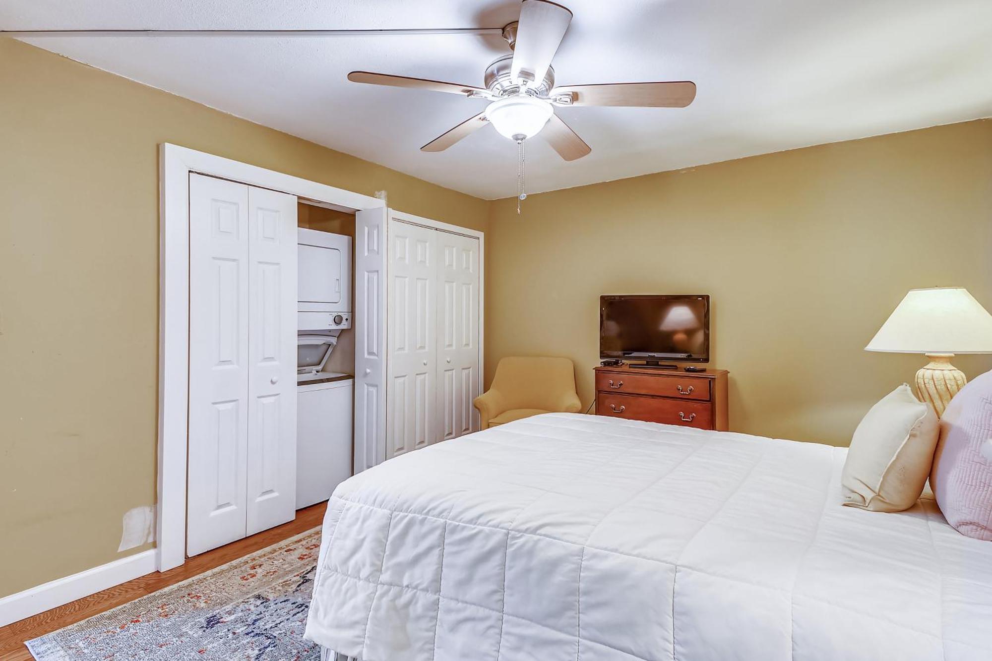 Dolphin Point 202c- By Isle Apartment