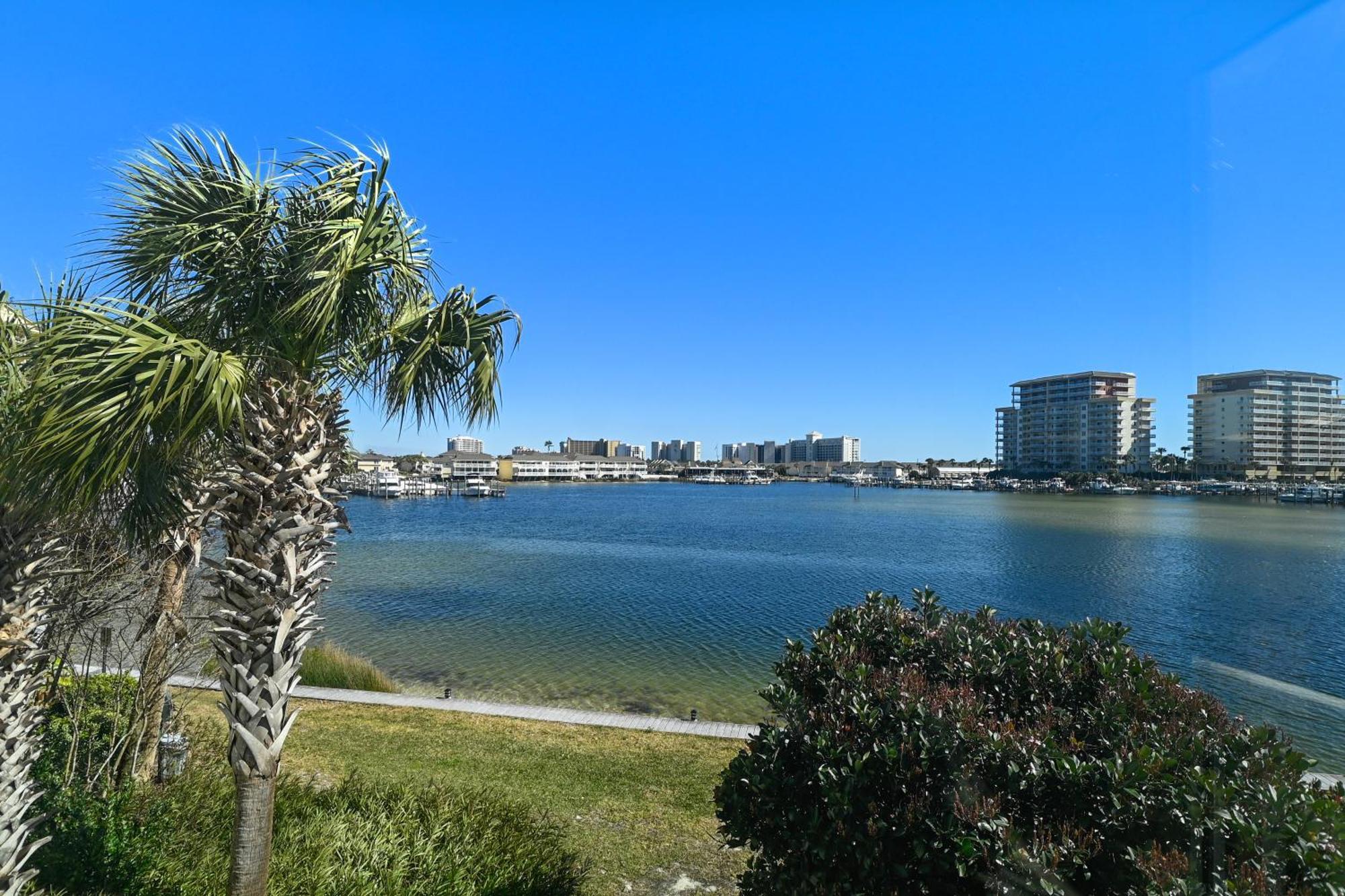 Dolphin Point 202c- By Isle Destin