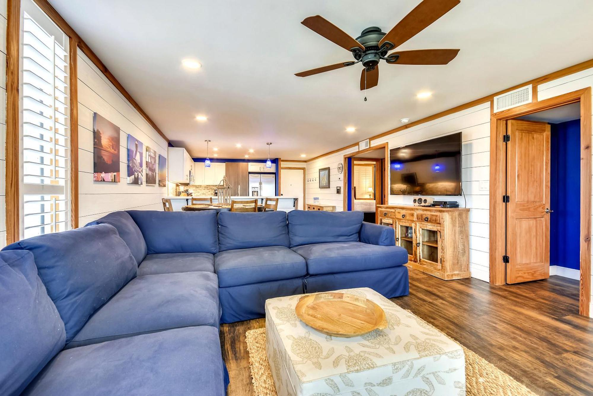 Apartment Dolphin Point 601c- By Isle