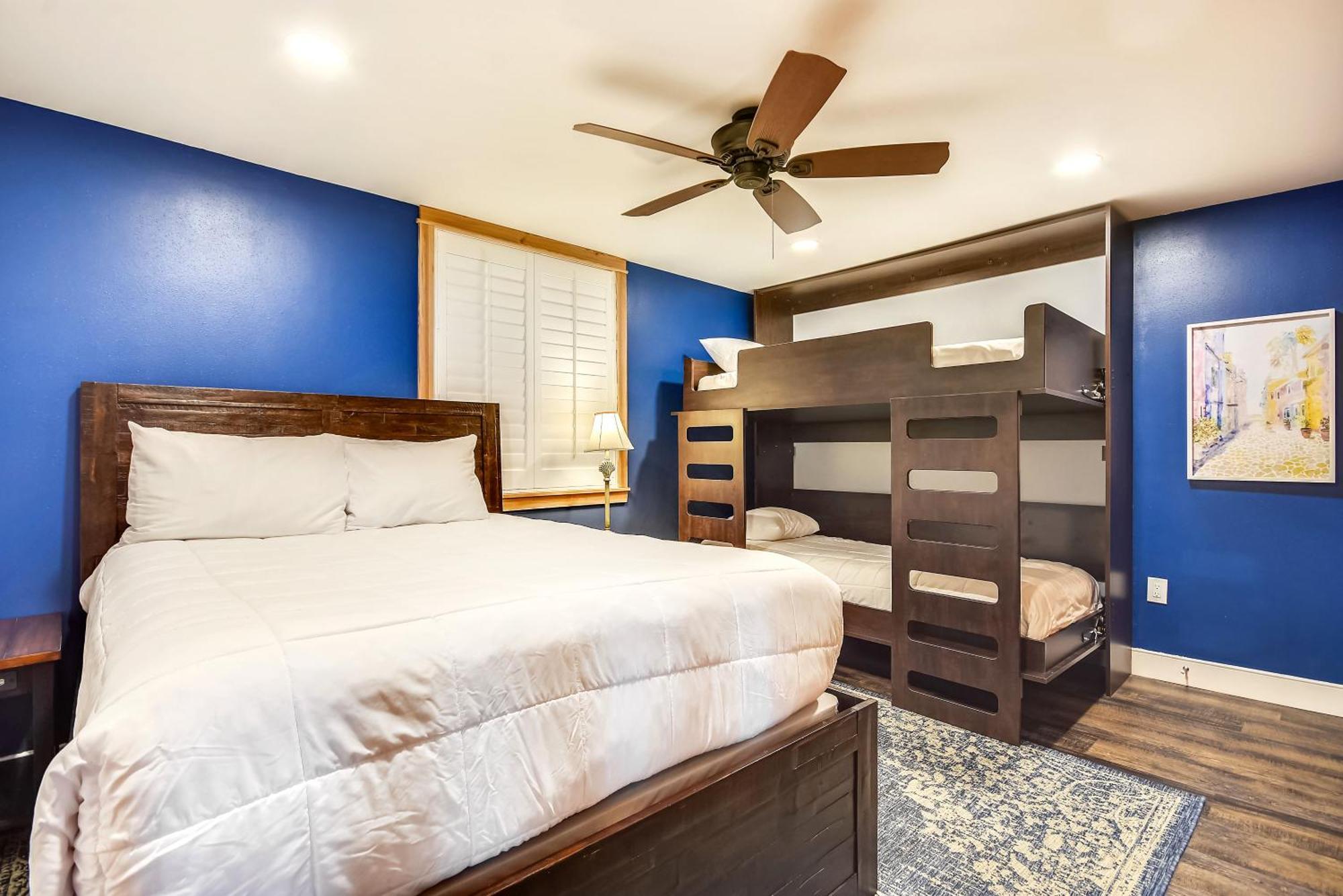 Apartment Dolphin Point 601c- By Isle *