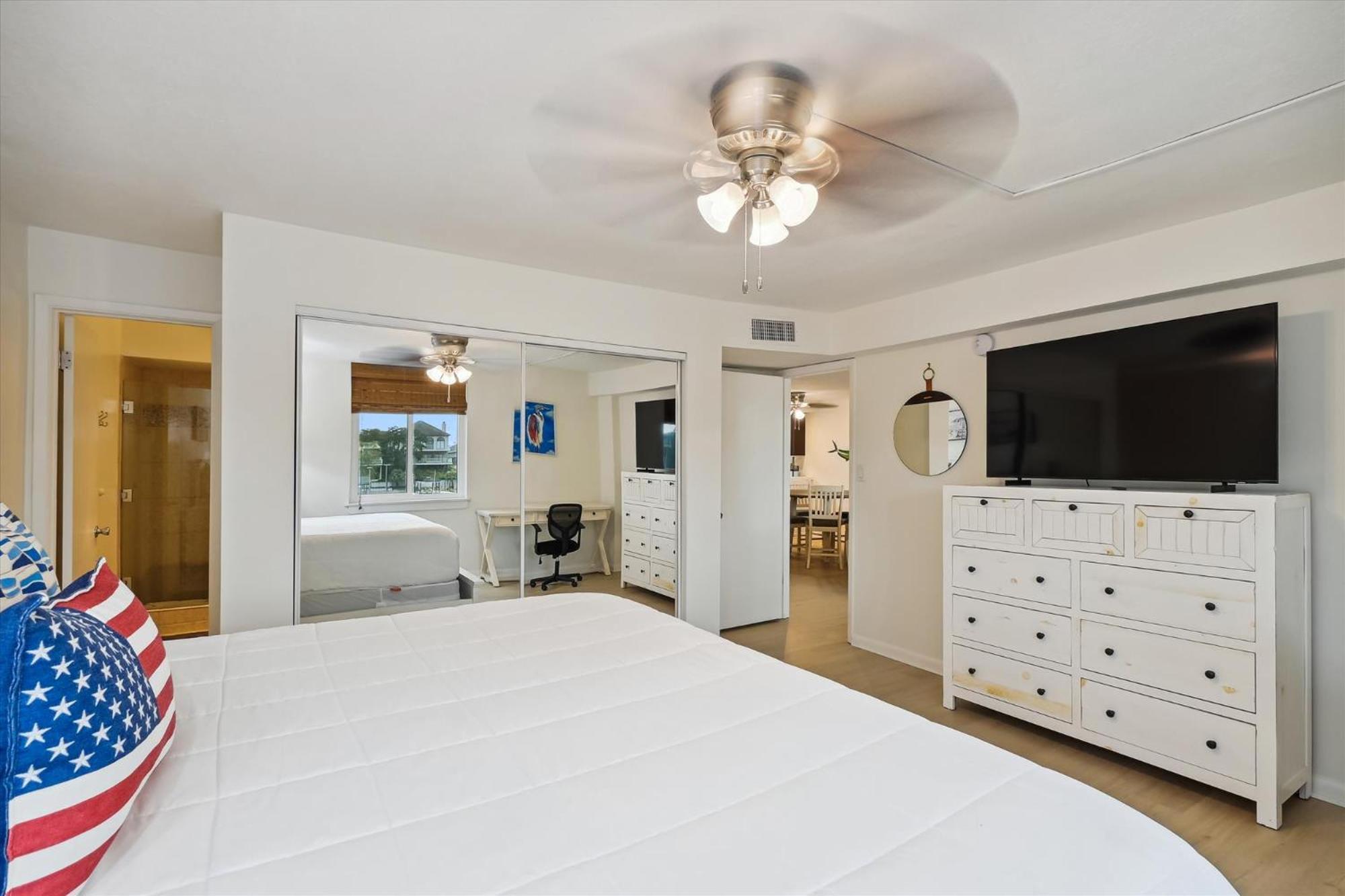 Apartment Dolphin Point 203c- By Isle